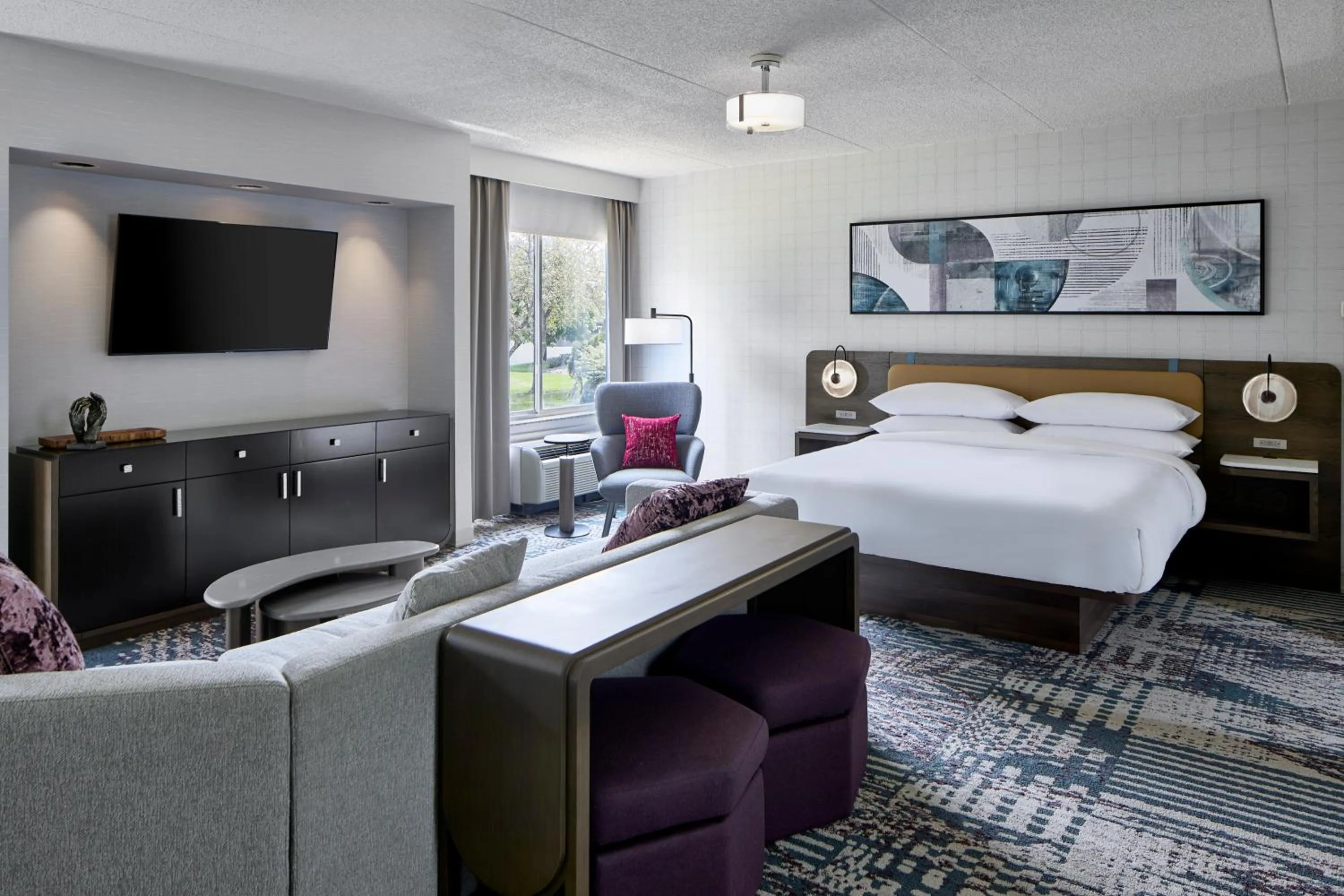 TV and multimedia, Bed in Delta Hotels by Marriott Toledo