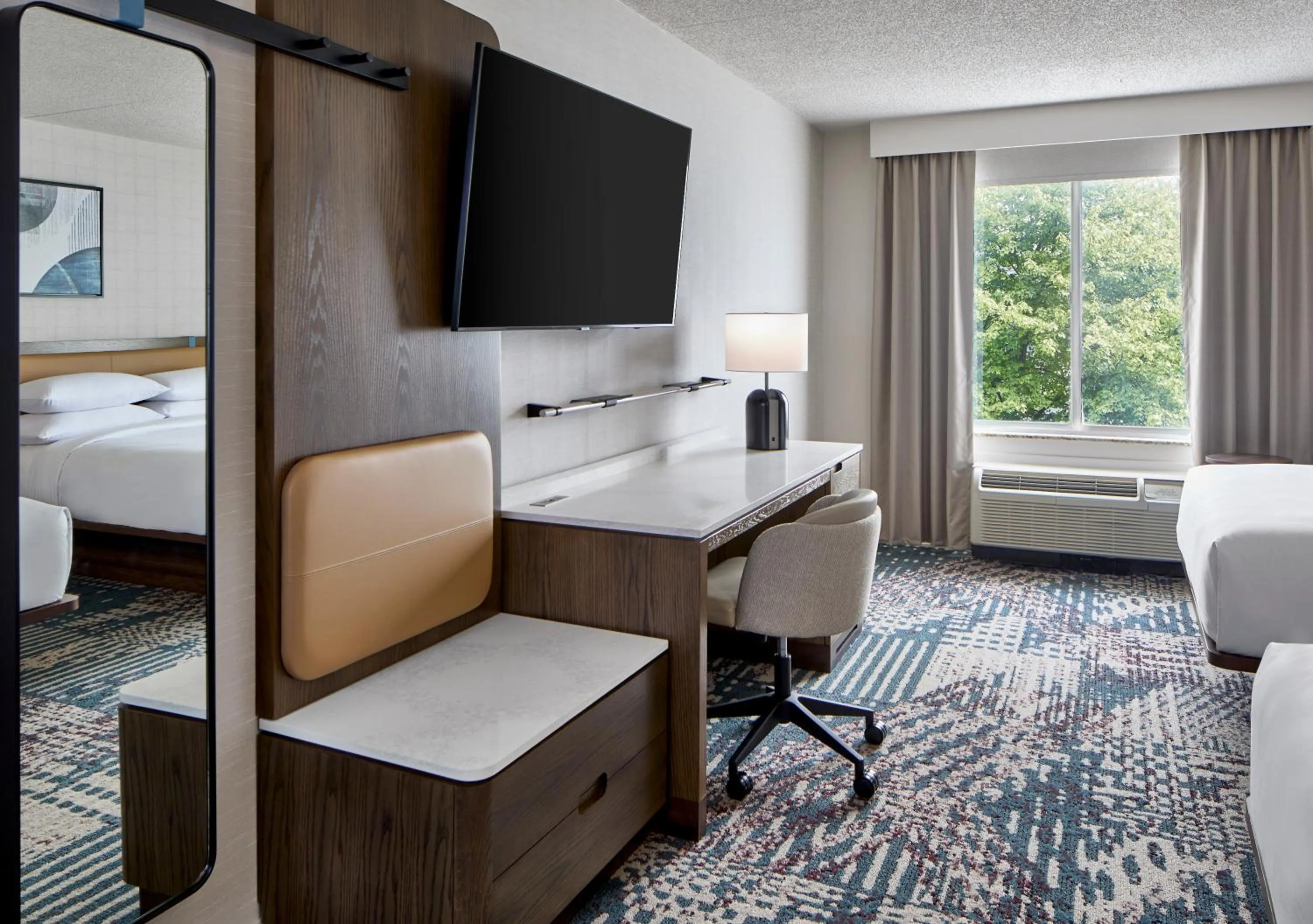 TV and multimedia, Bed in Delta Hotels by Marriott Toledo