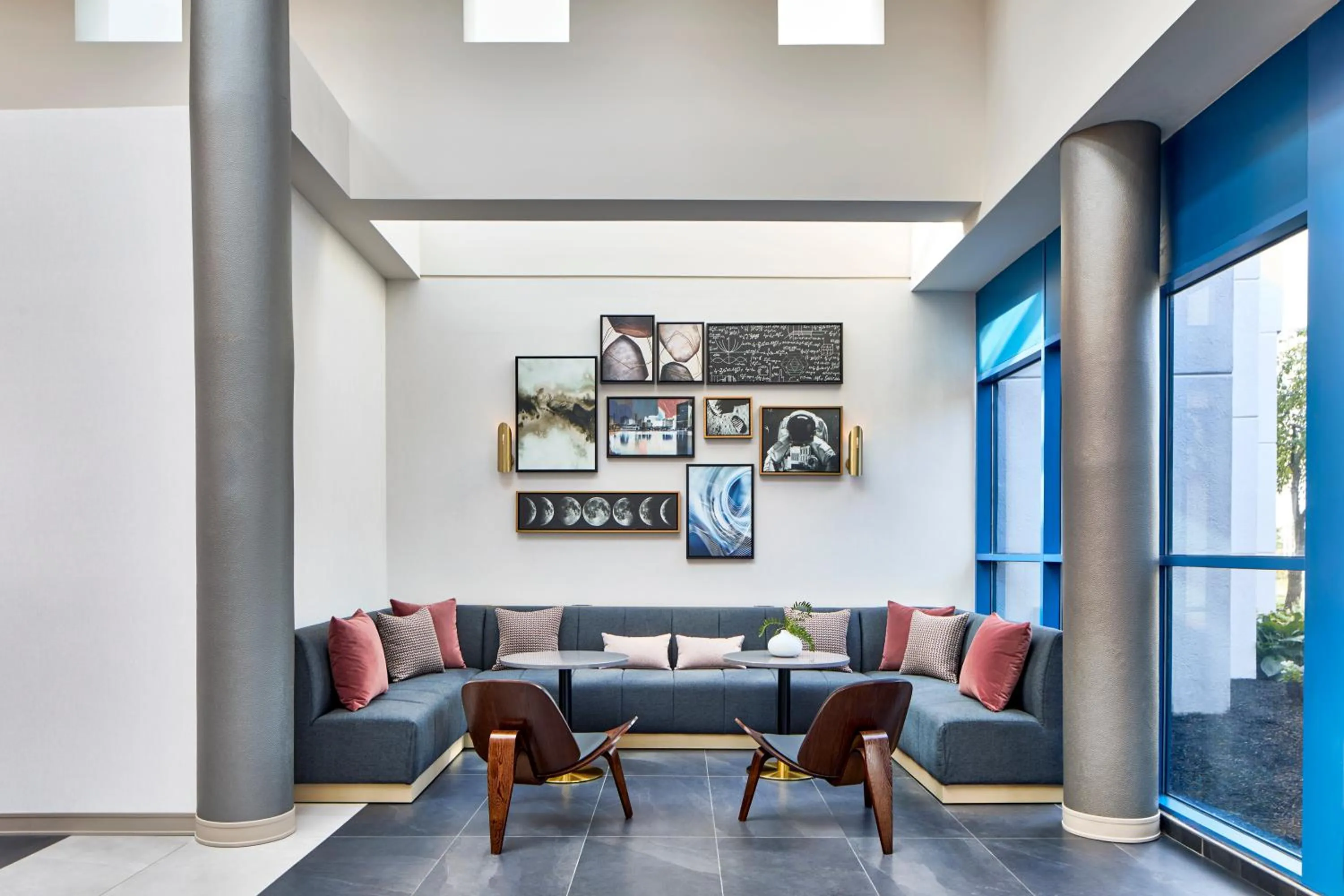 Lobby or reception in Delta Hotels by Marriott Toledo