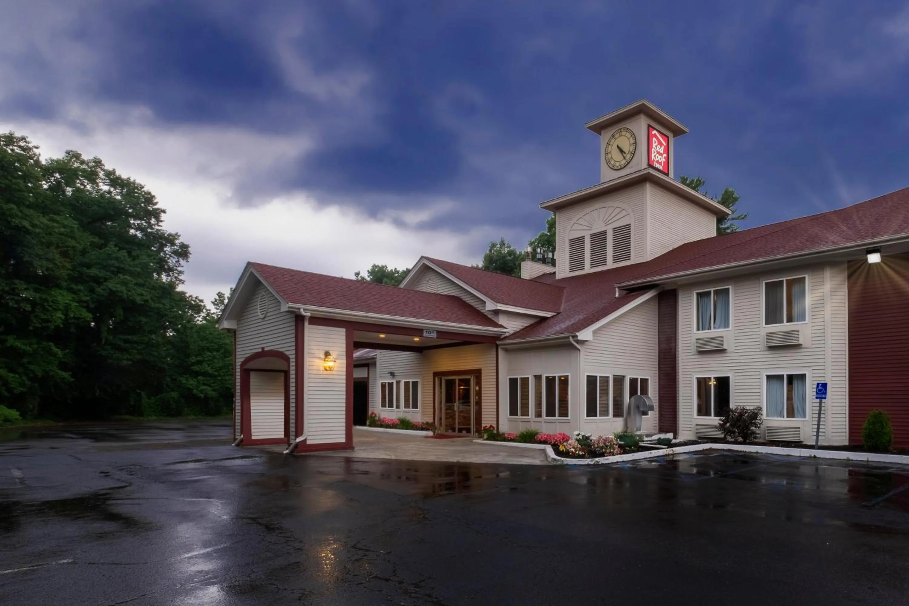 Property building in Red Roof Inn Clifton Park