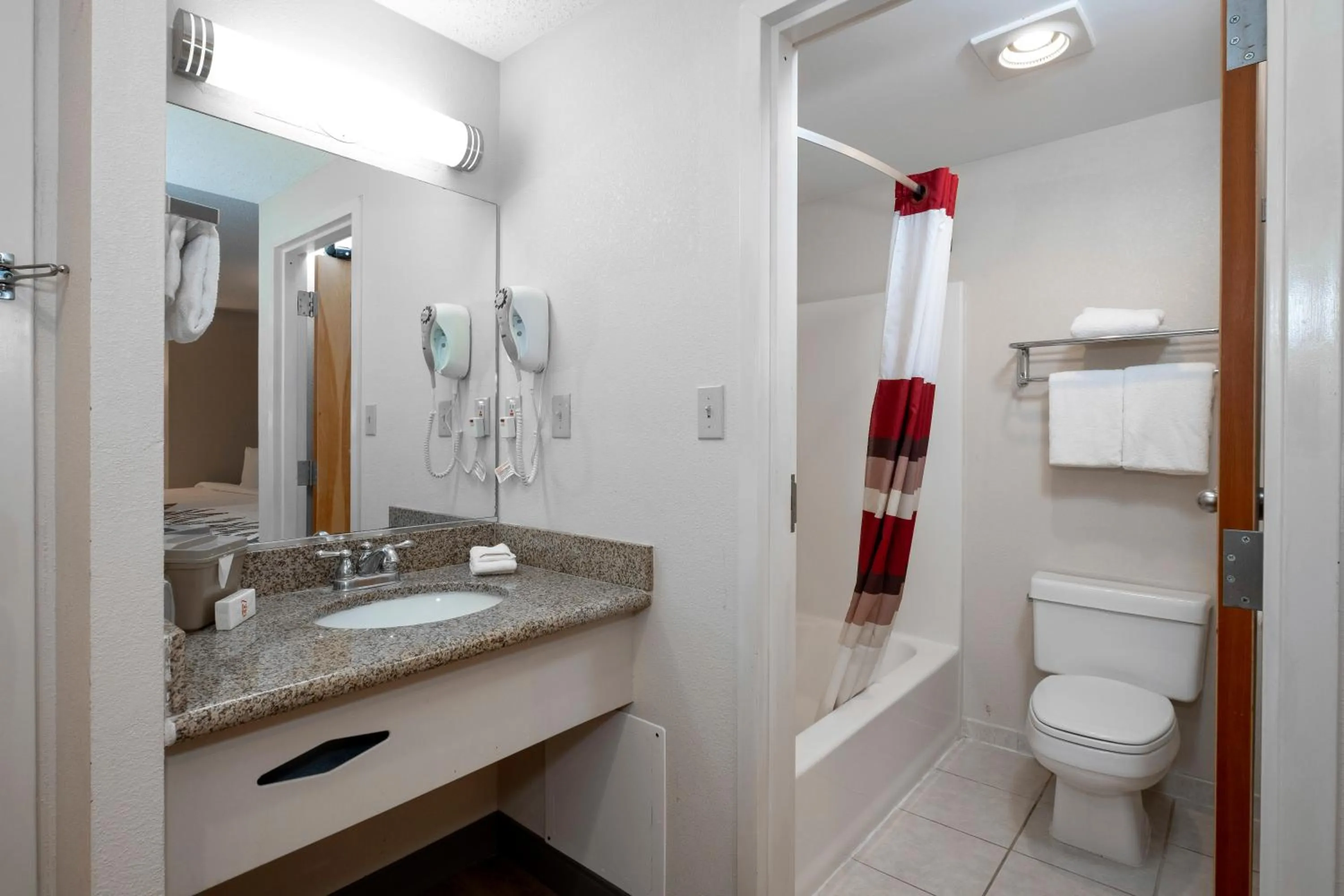 Bathroom in Red Roof Inn Clifton Park