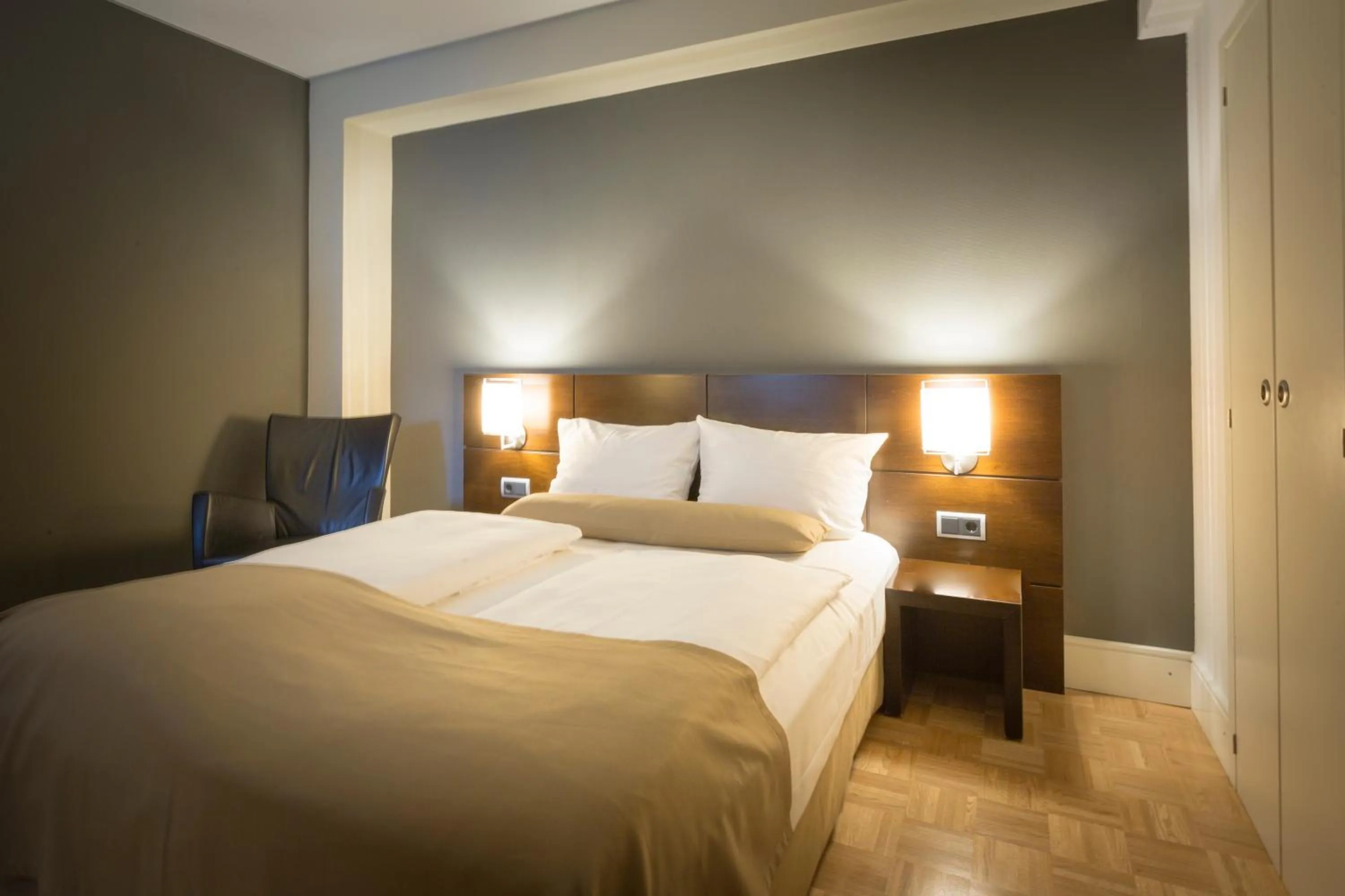 Photo of the whole room, Bed in Altera Hotel