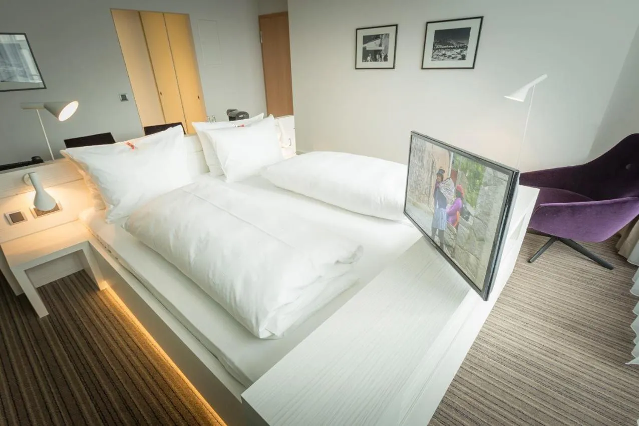 Photo of the whole room, Bed in Altera Hotel