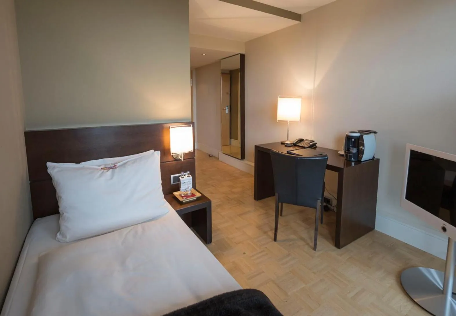 Photo of the whole room, Bed in Altera Hotel