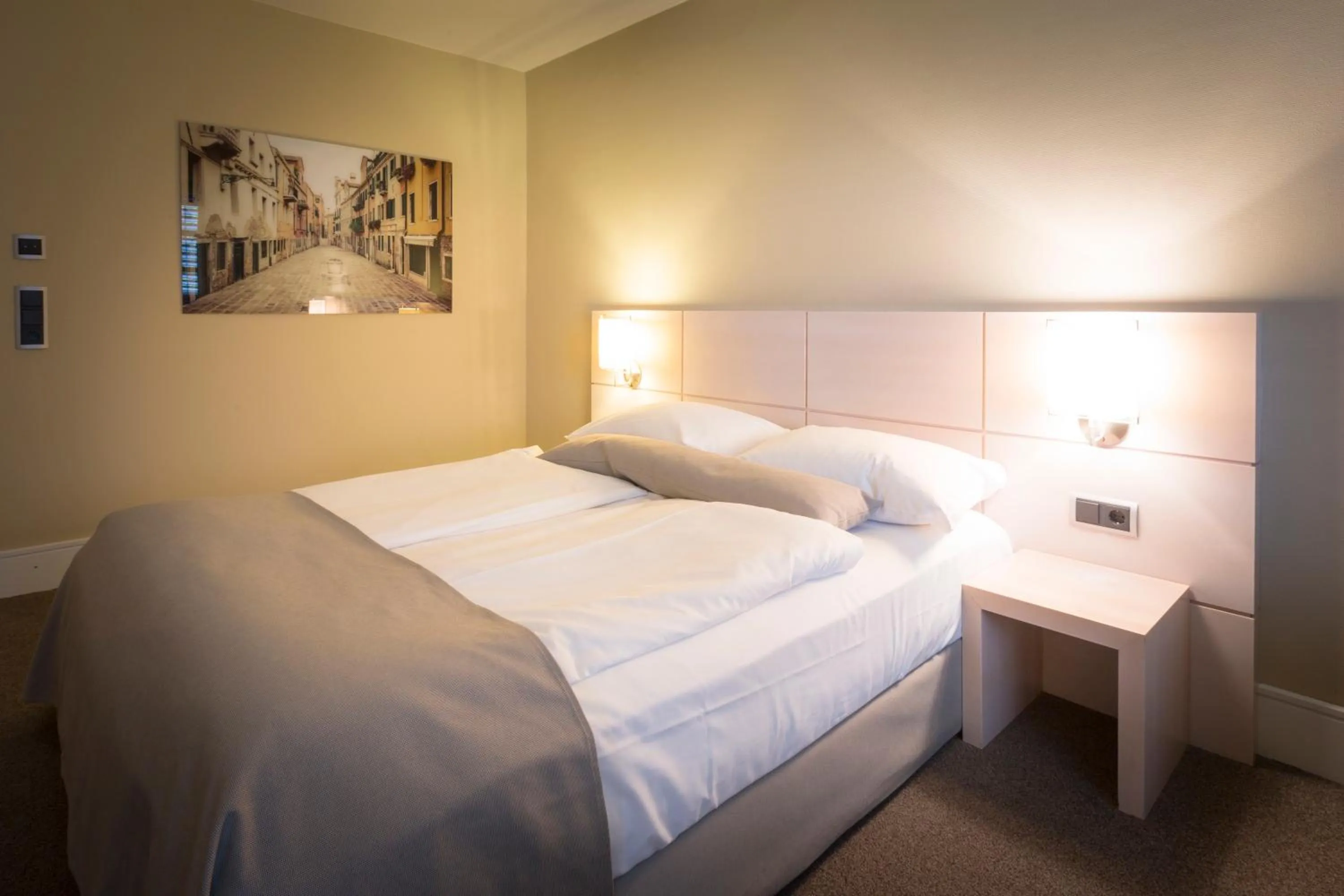 Photo of the whole room, Bed in Altera Hotel