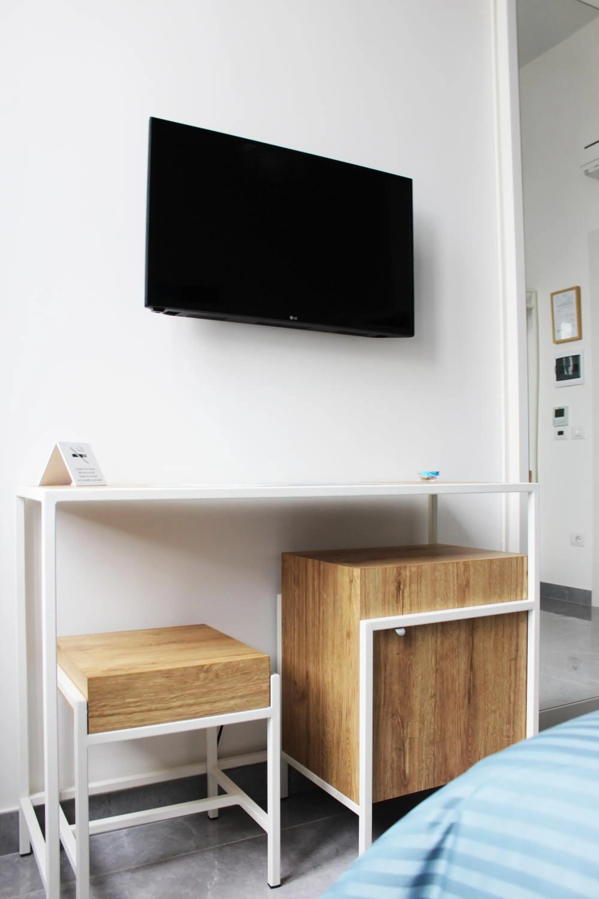 TV and multimedia, Bed in City View Naples