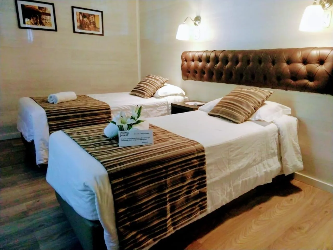 Photo of the whole room, Bed in Pousada Jasmim