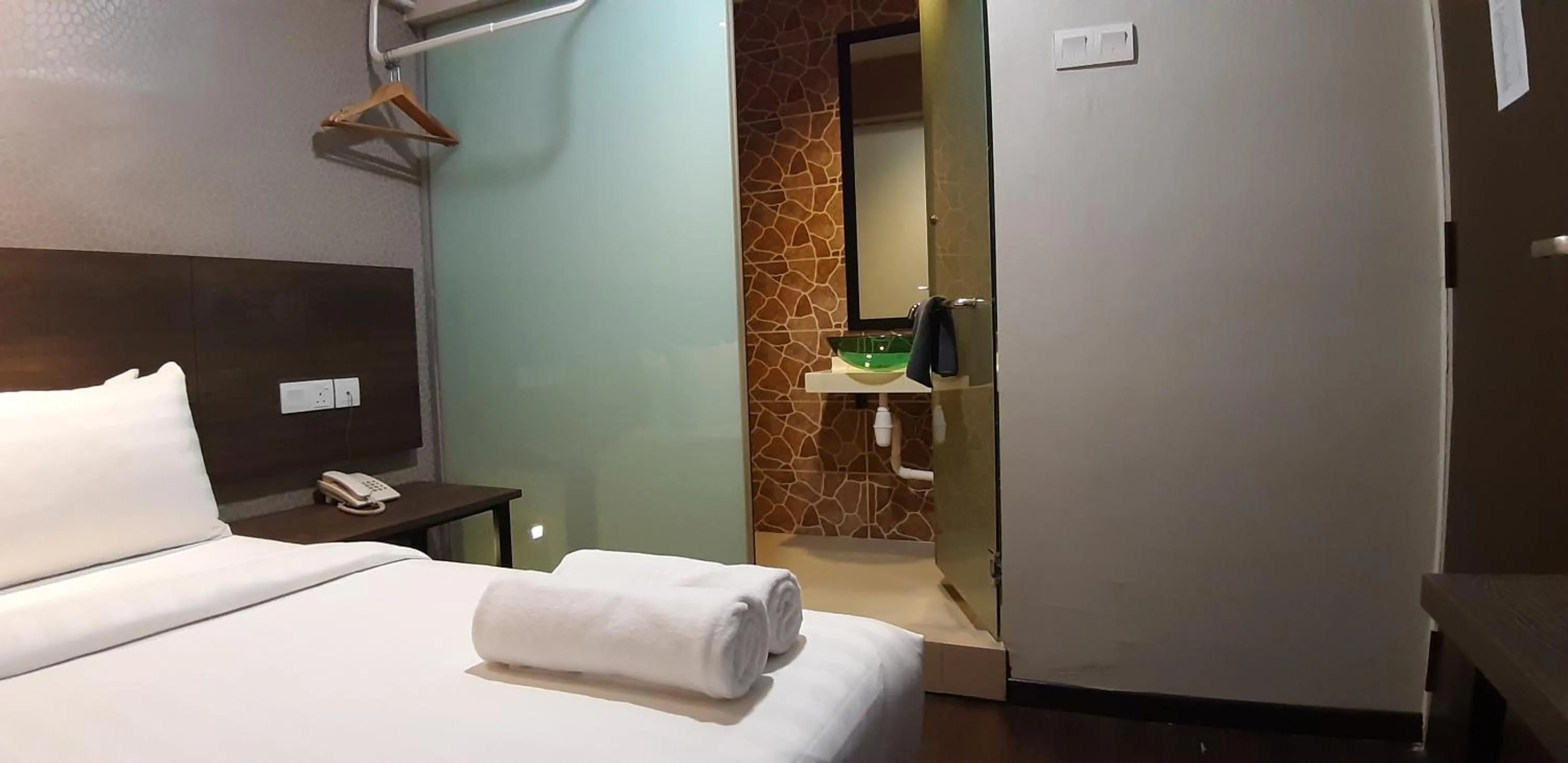 Bathroom, Bed in MIICO Hotel @ Mount Austin