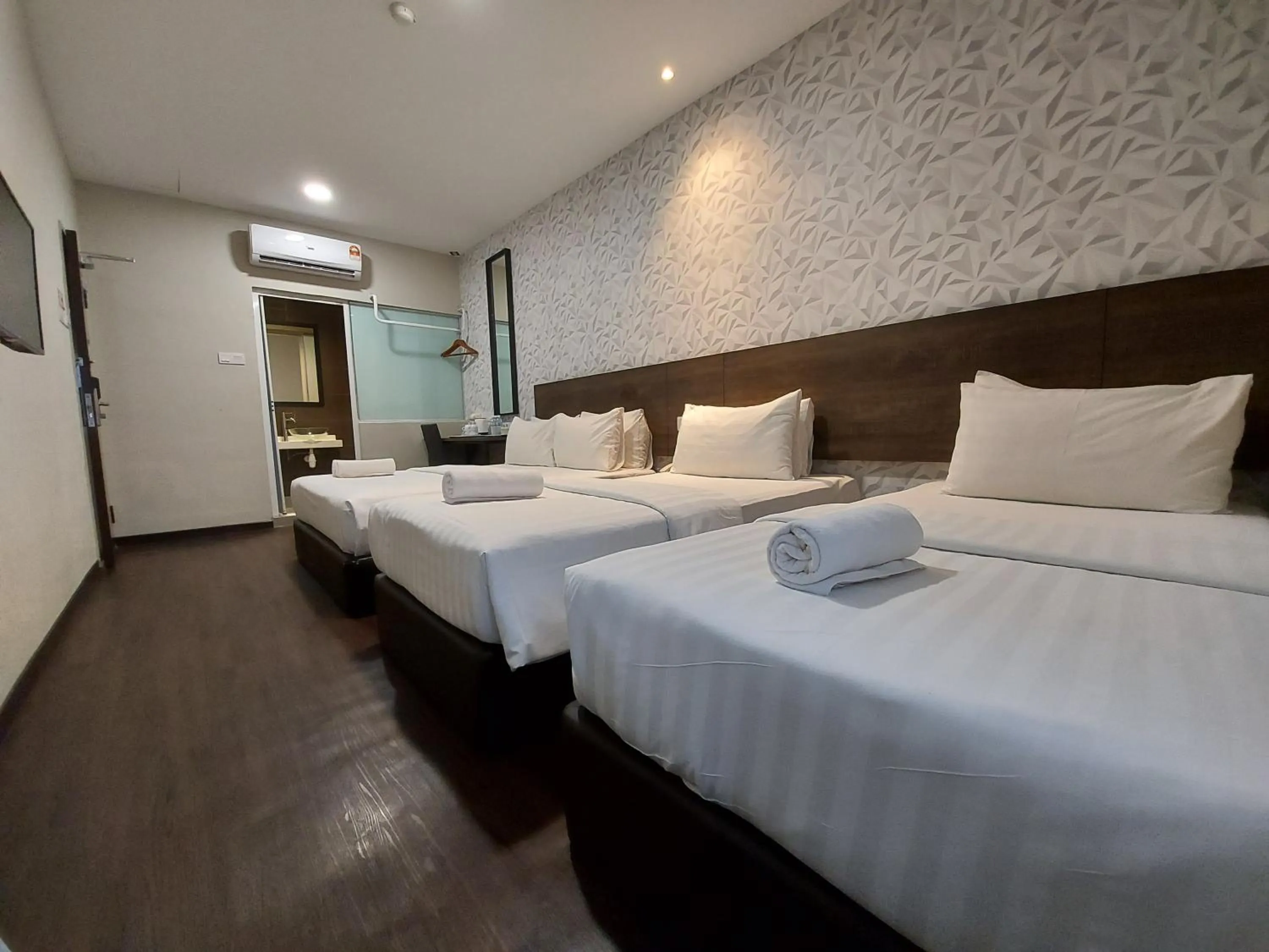 Bathroom, Bed in MIICO Hotel @ Mount Austin