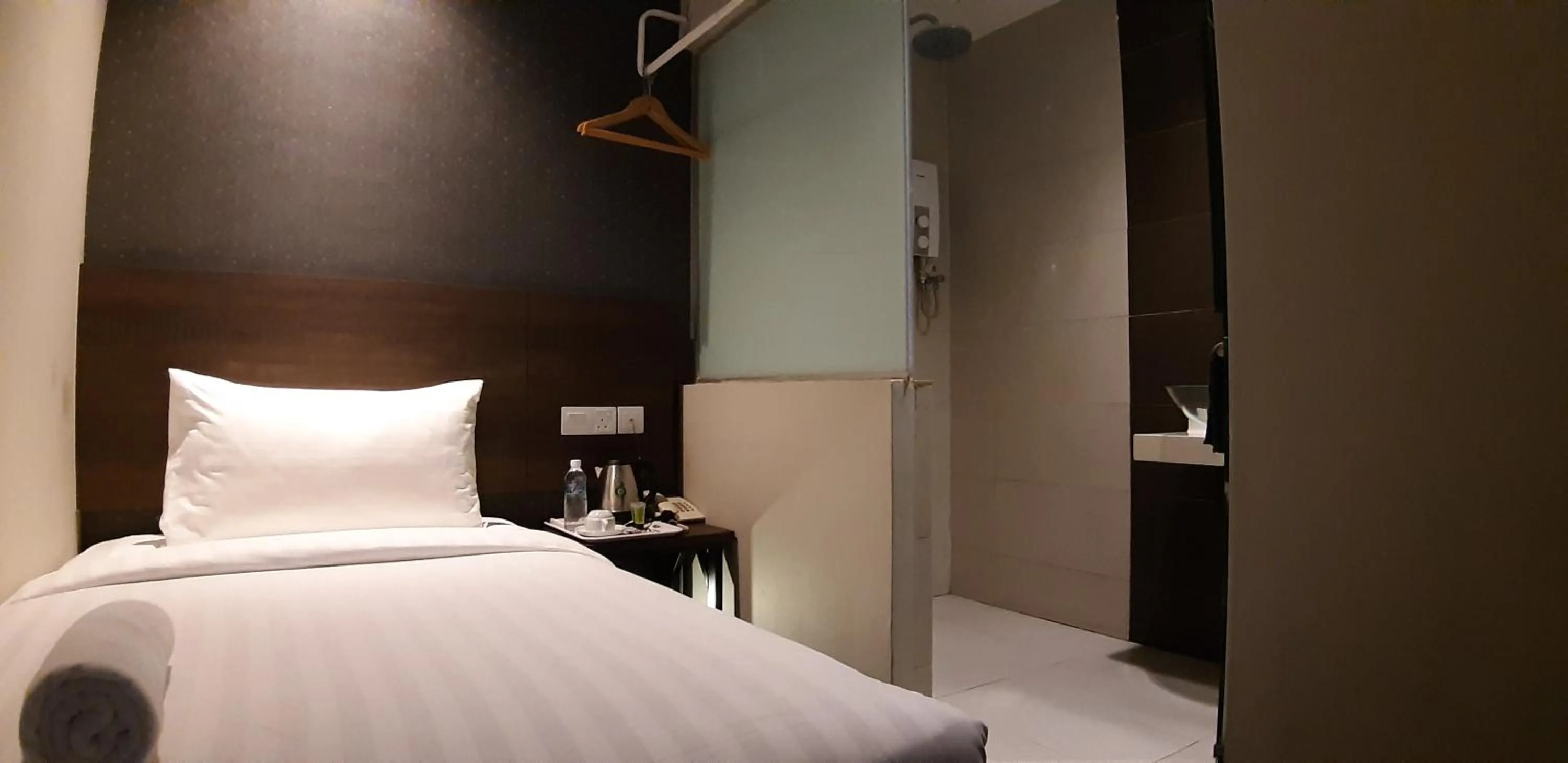 Bathroom, Bed in MIICO Hotel @ Mount Austin