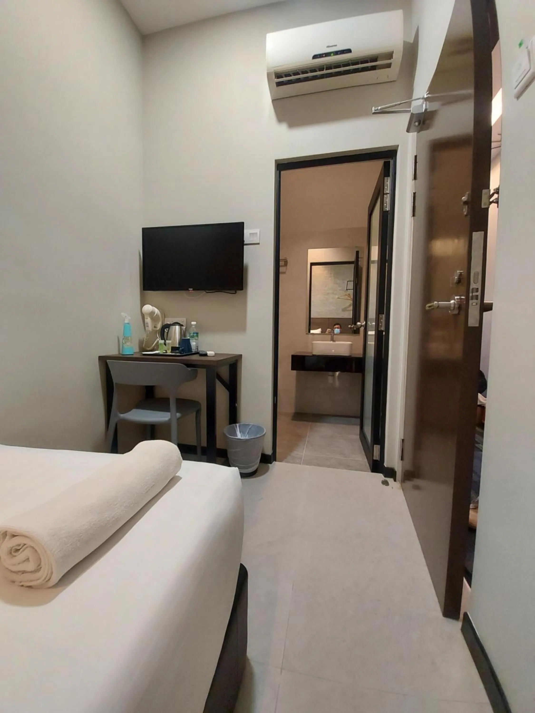 Toilet, Bed in MIICO Hotel @ Mount Austin