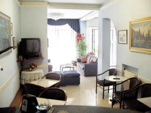 Communal lounge/ TV room in Hotel Firenze