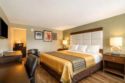 Deluxe Inn & Suites By OYO Miami OK