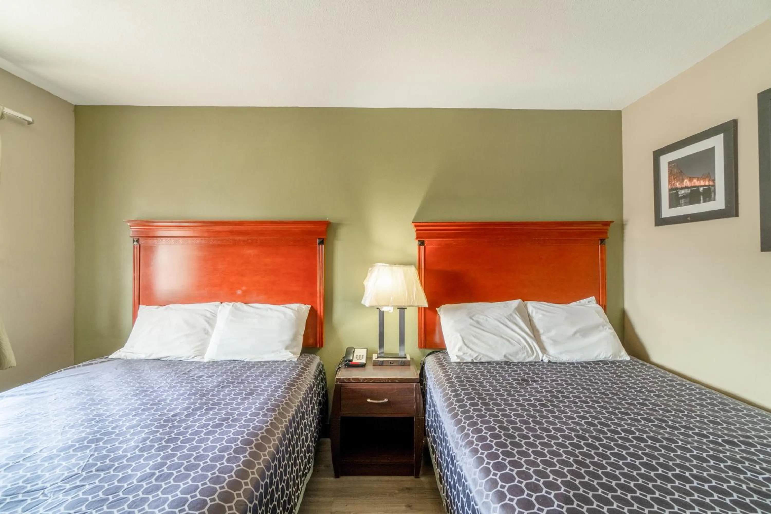 Bedroom, Bed in Deluxe Inn & Suites By OYO Miami OK