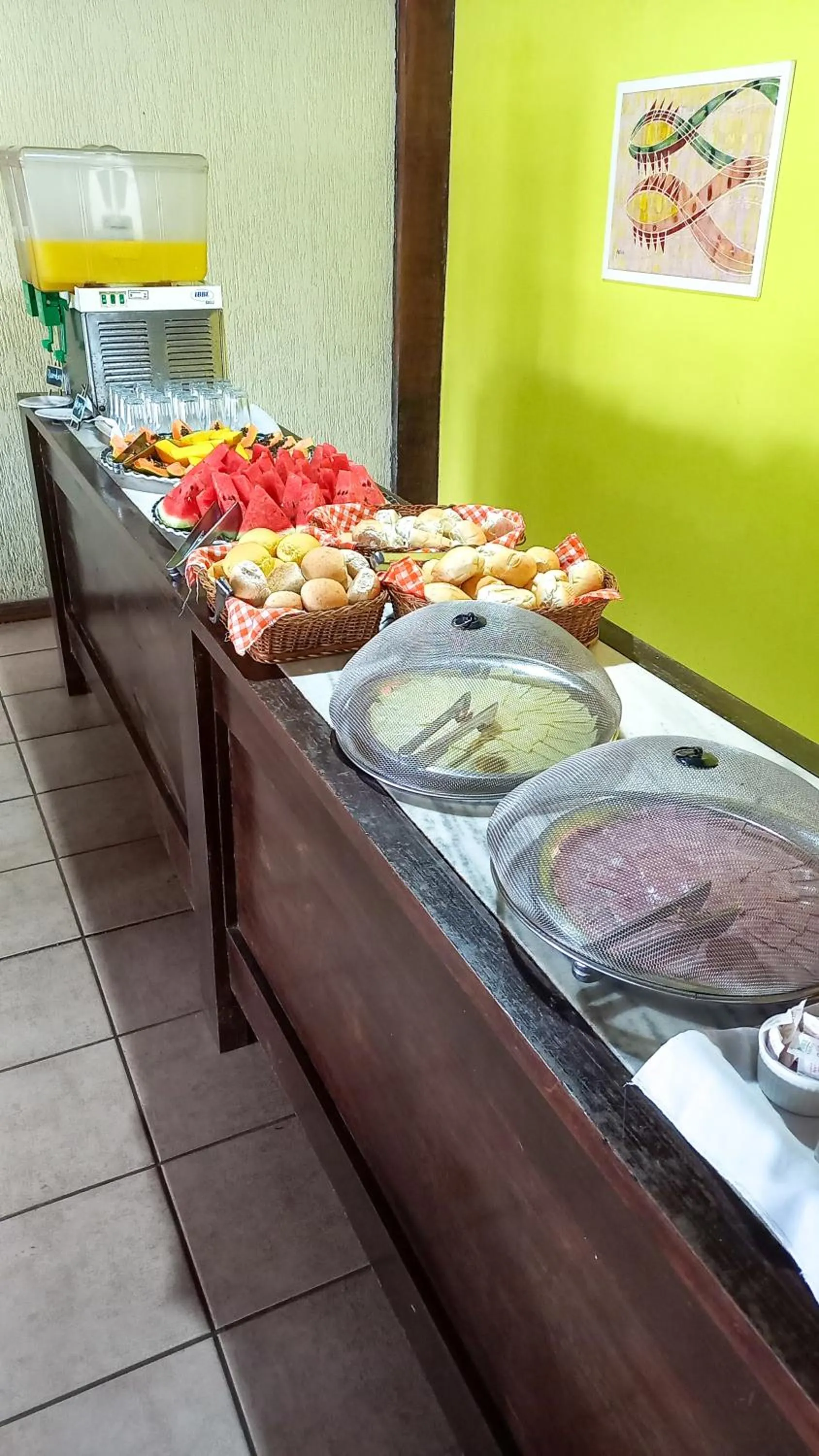 Buffet breakfast in Vale Verde Praia Hotel