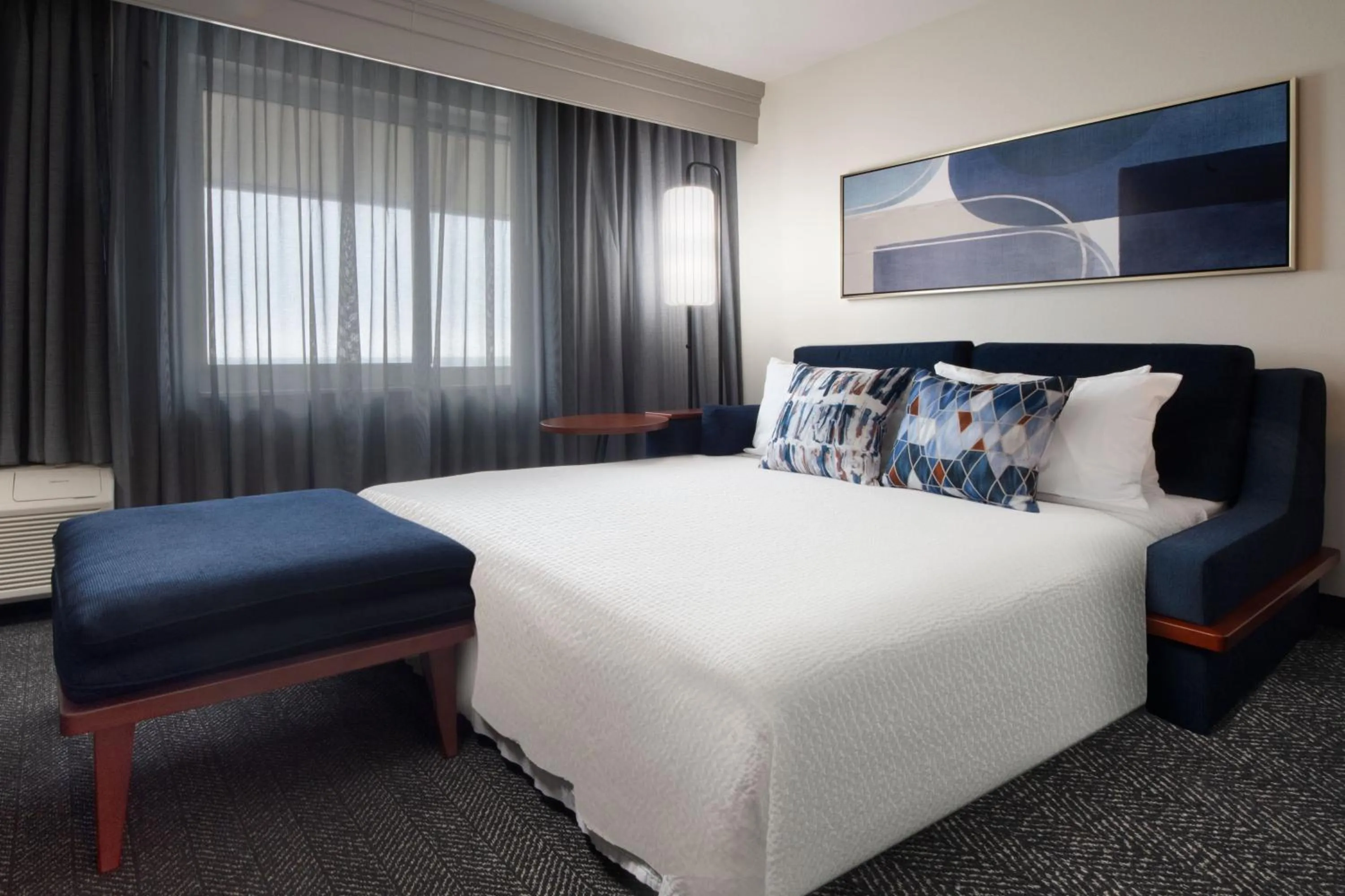Photo of the whole room, Bed in Courtyard by Marriott Galveston Island