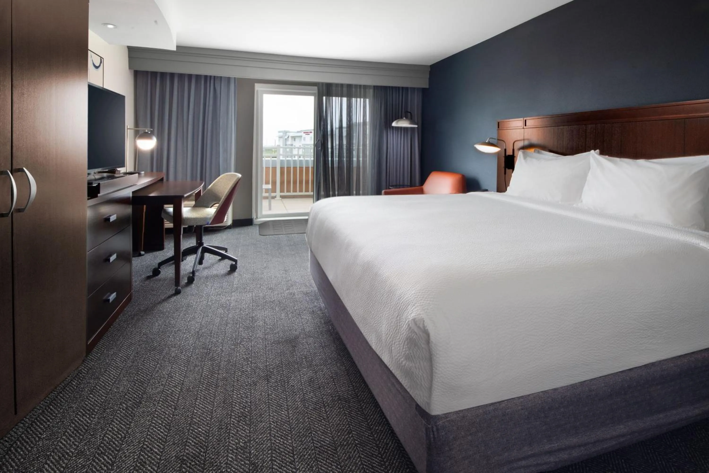 Swimming pool, Bed in Courtyard by Marriott Galveston Island