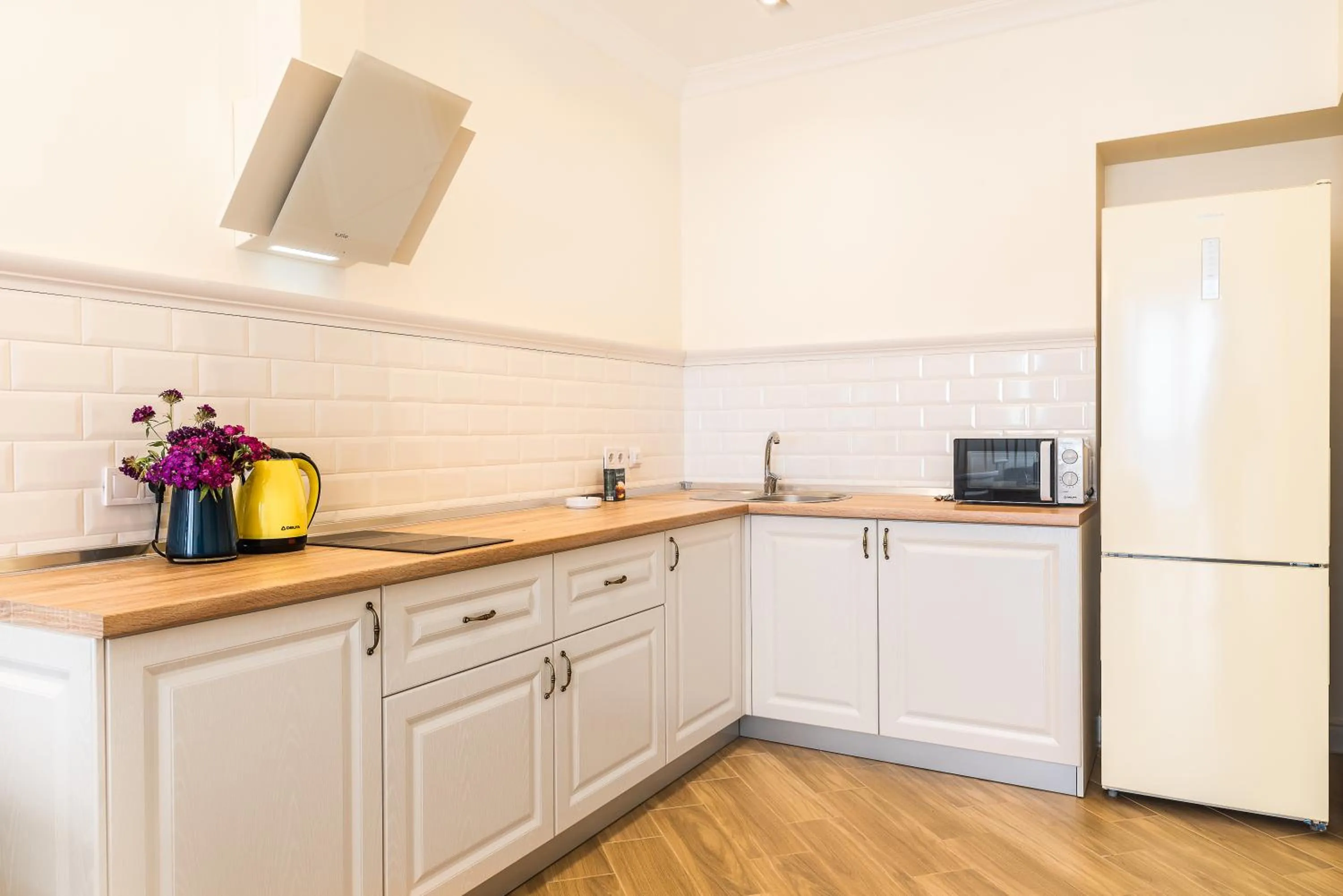 Kitchen or kitchenette in Apart hotel Greenwood near Sea
