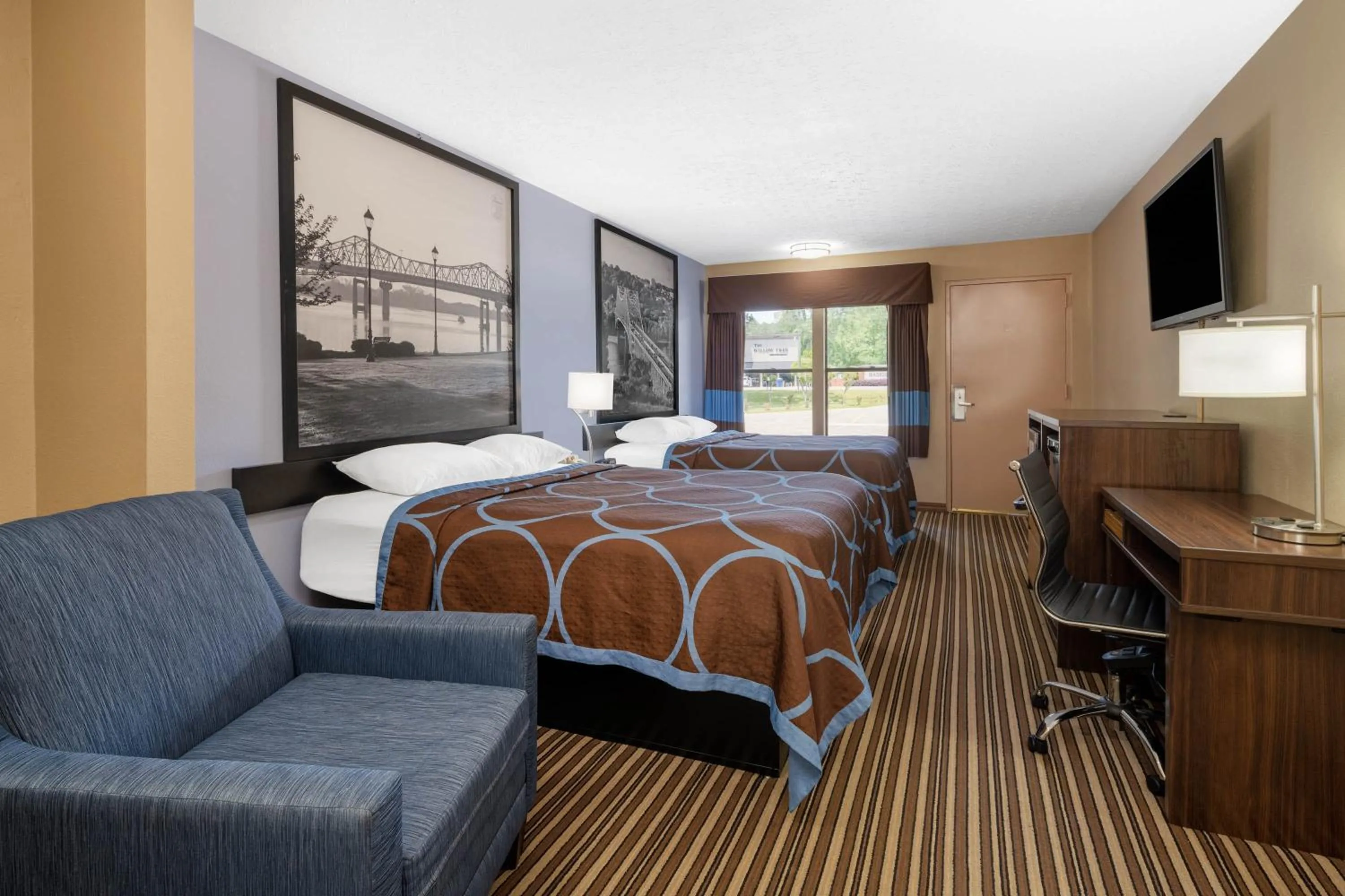 Bed in Super 8 by Wyndham Gadsden AL