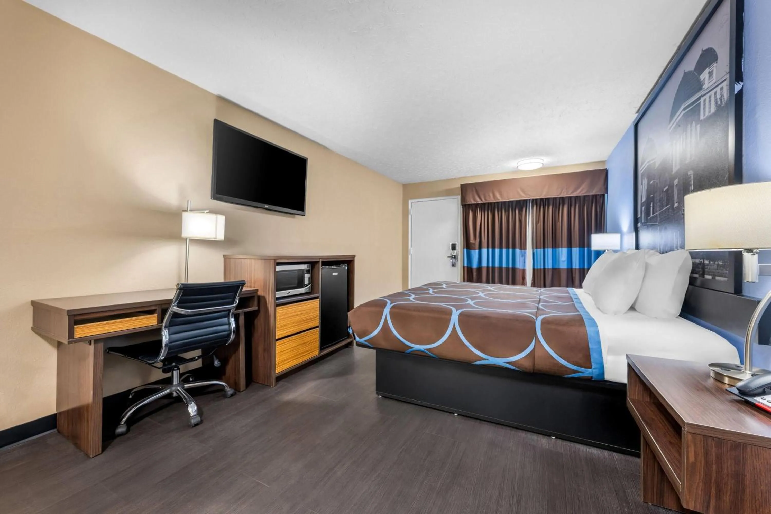 Bed in Super 8 by Wyndham Gadsden AL