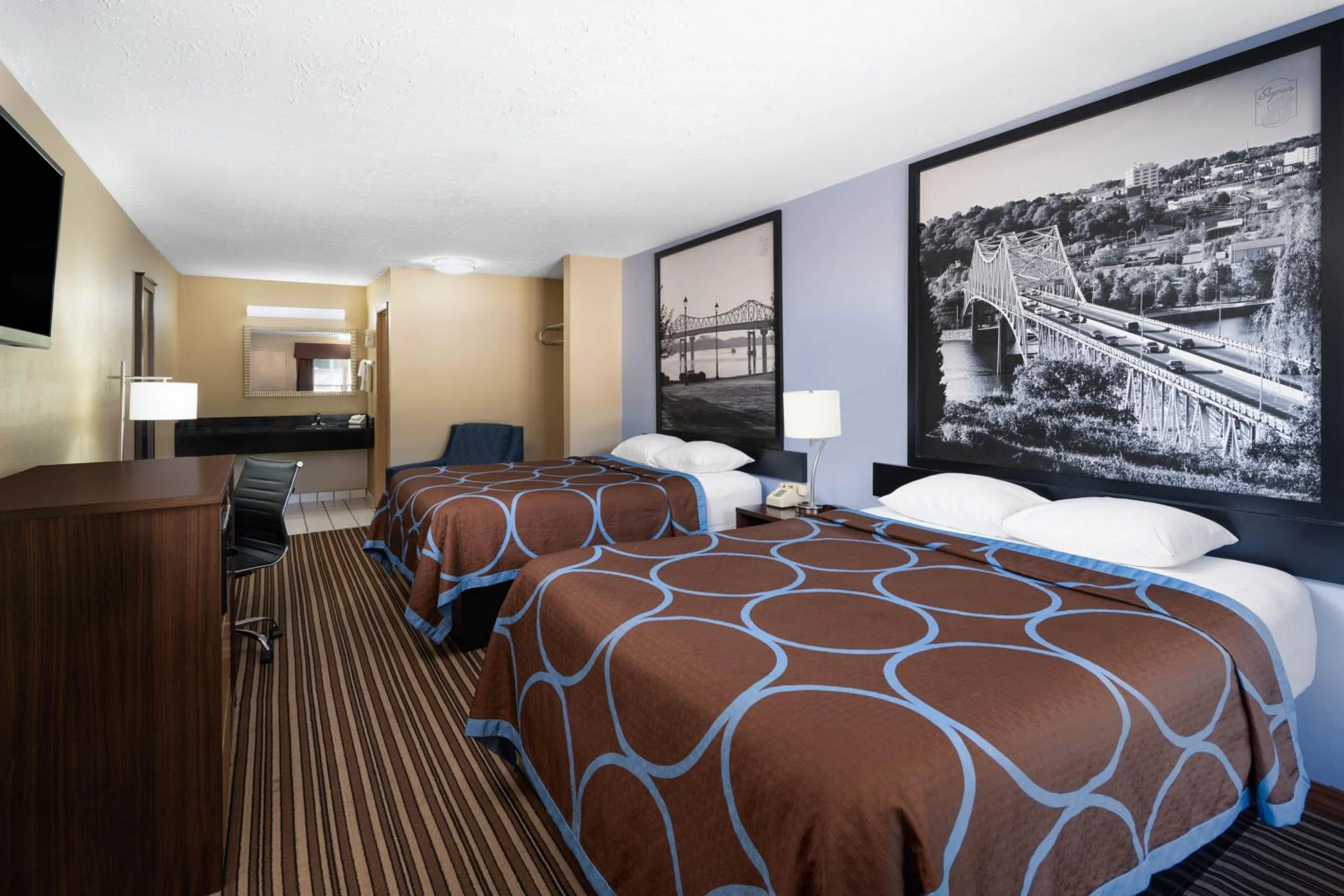 Bed in Super 8 by Wyndham Gadsden AL