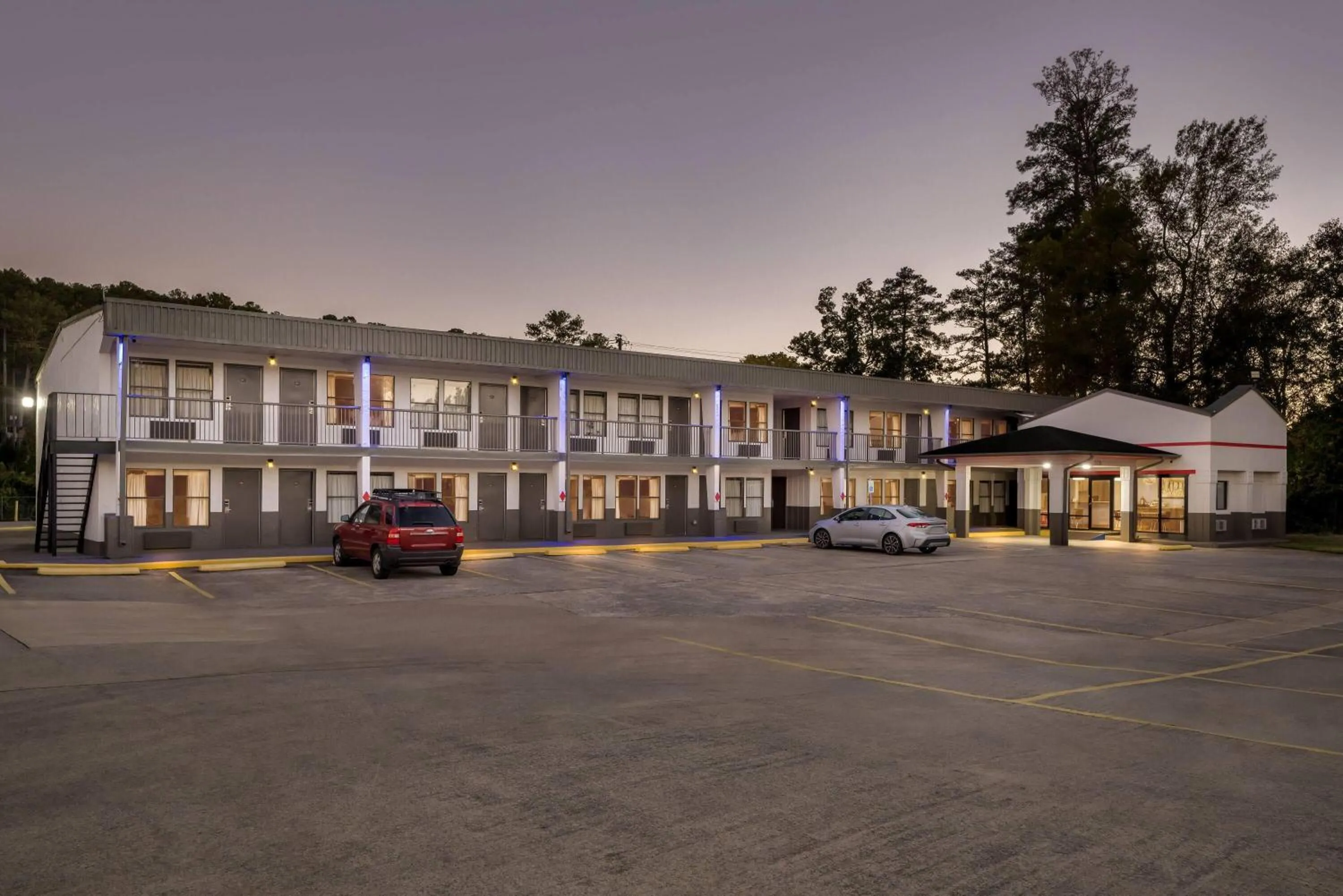 Property building in Super 8 by Wyndham Gadsden AL