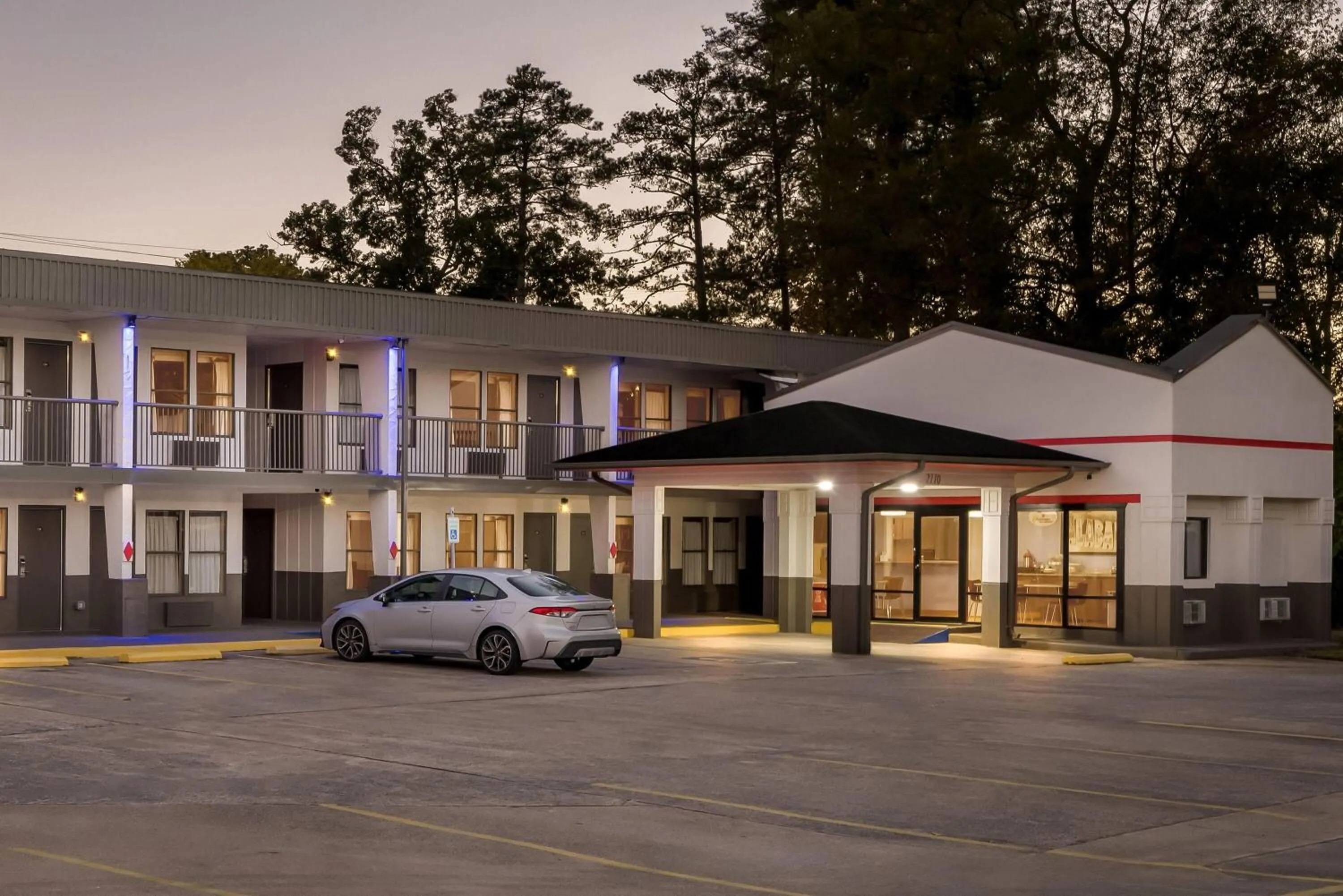 Property building in Super 8 by Wyndham Gadsden AL
