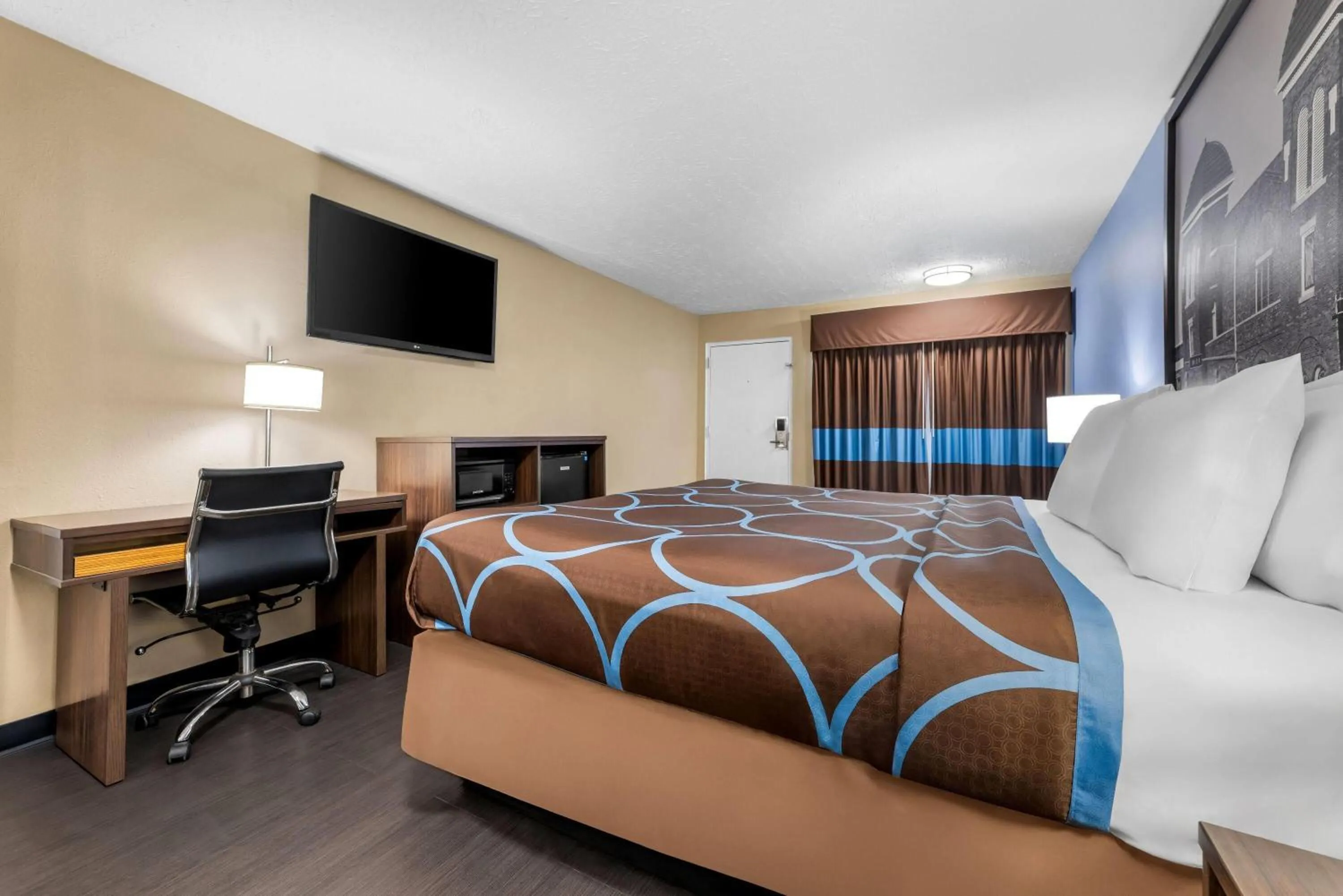 Bed in Super 8 by Wyndham Gadsden AL