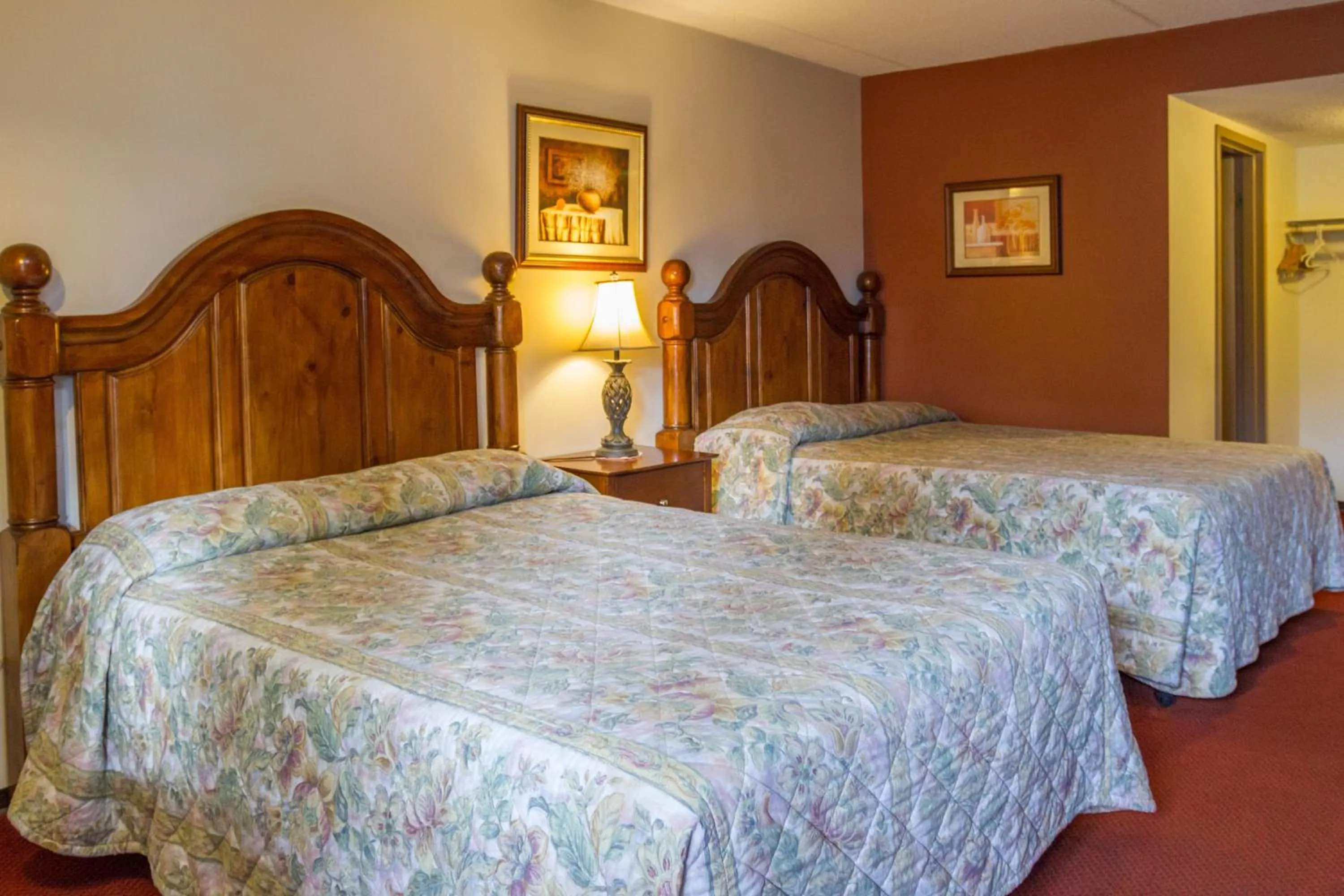 Bed in Niagara Falls Motor Lodge