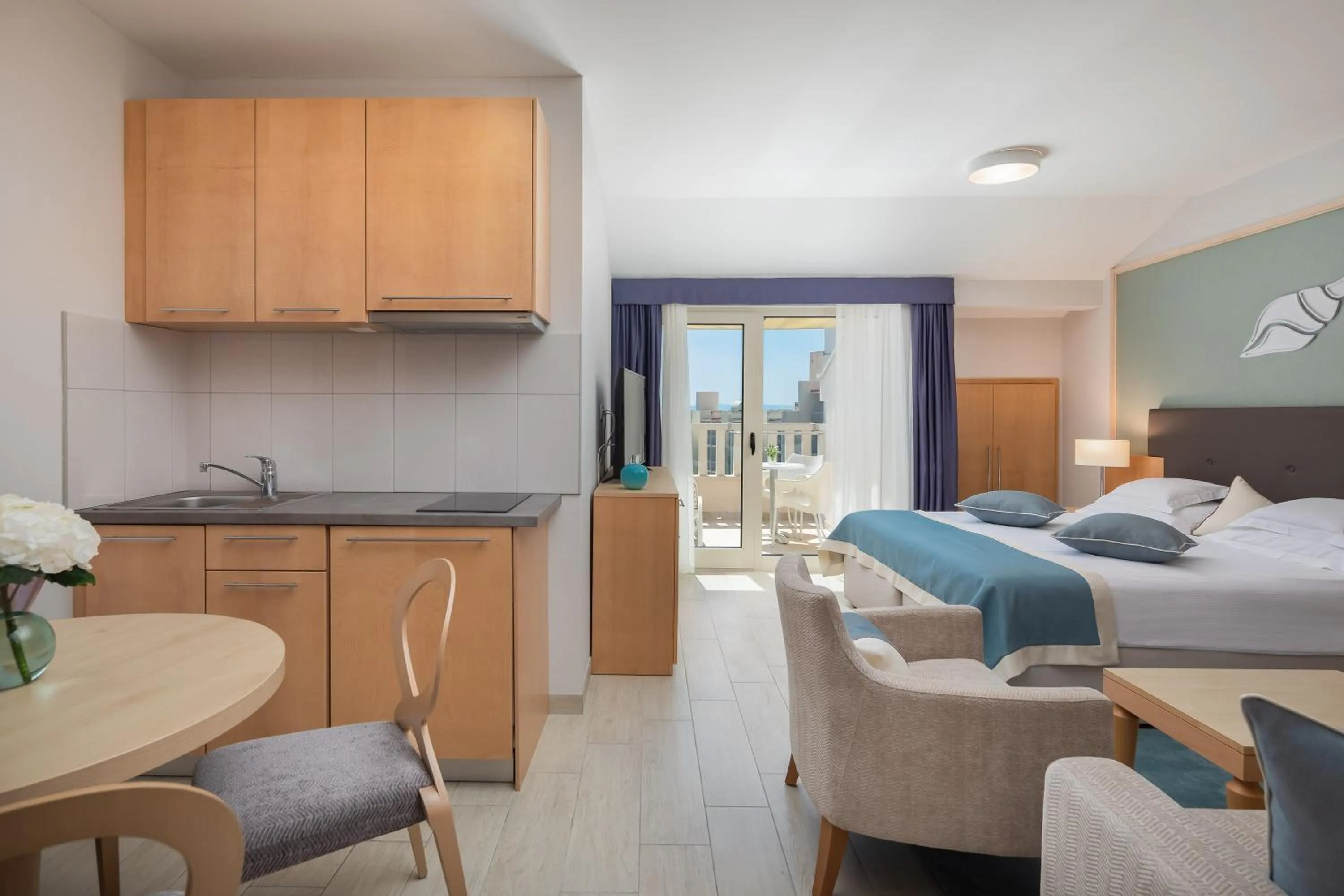 Bed in Aparthotel Flora