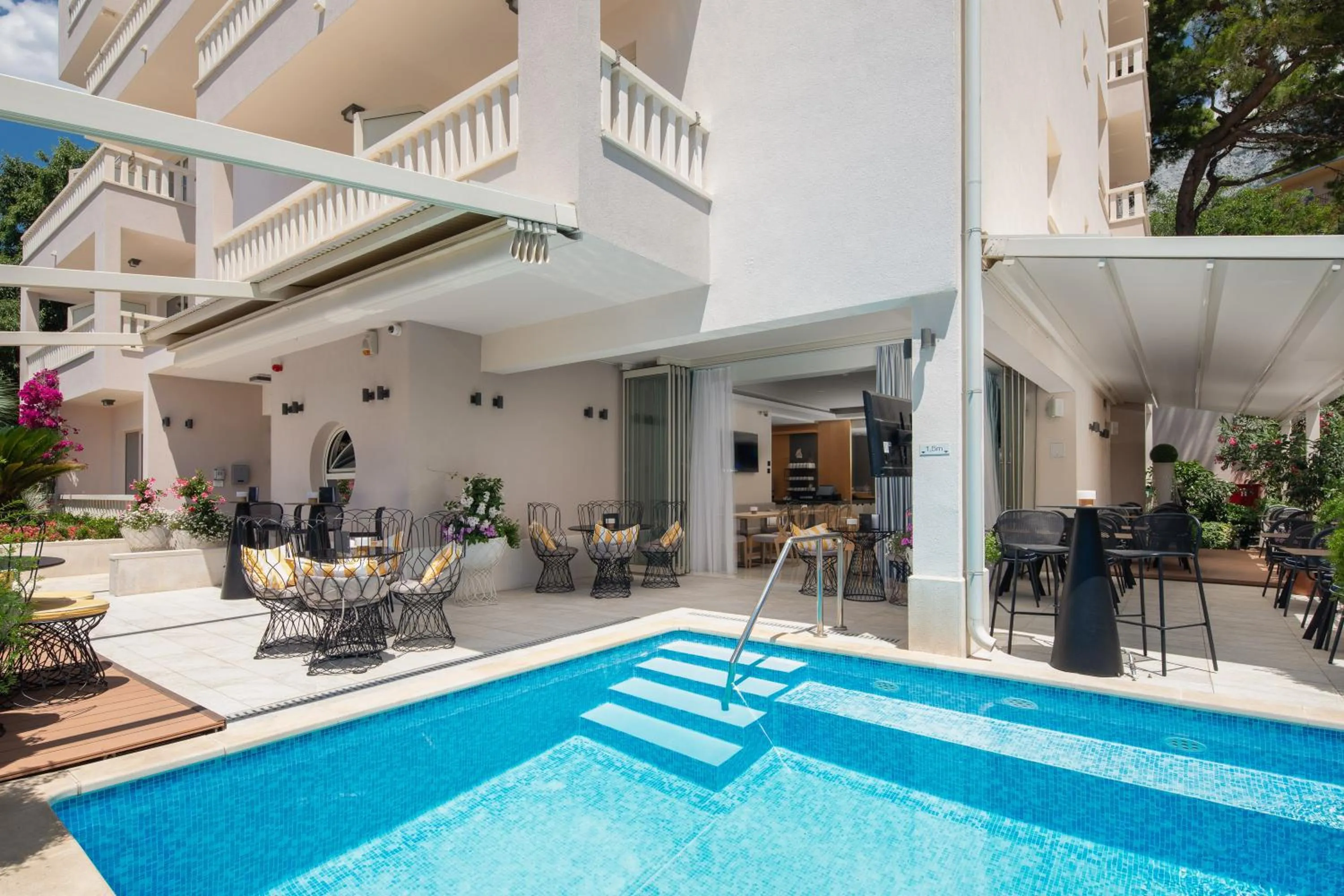 Day in Aparthotel Flora