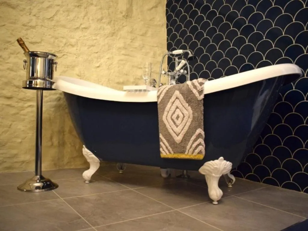 Bathroom in The Mendip Inn