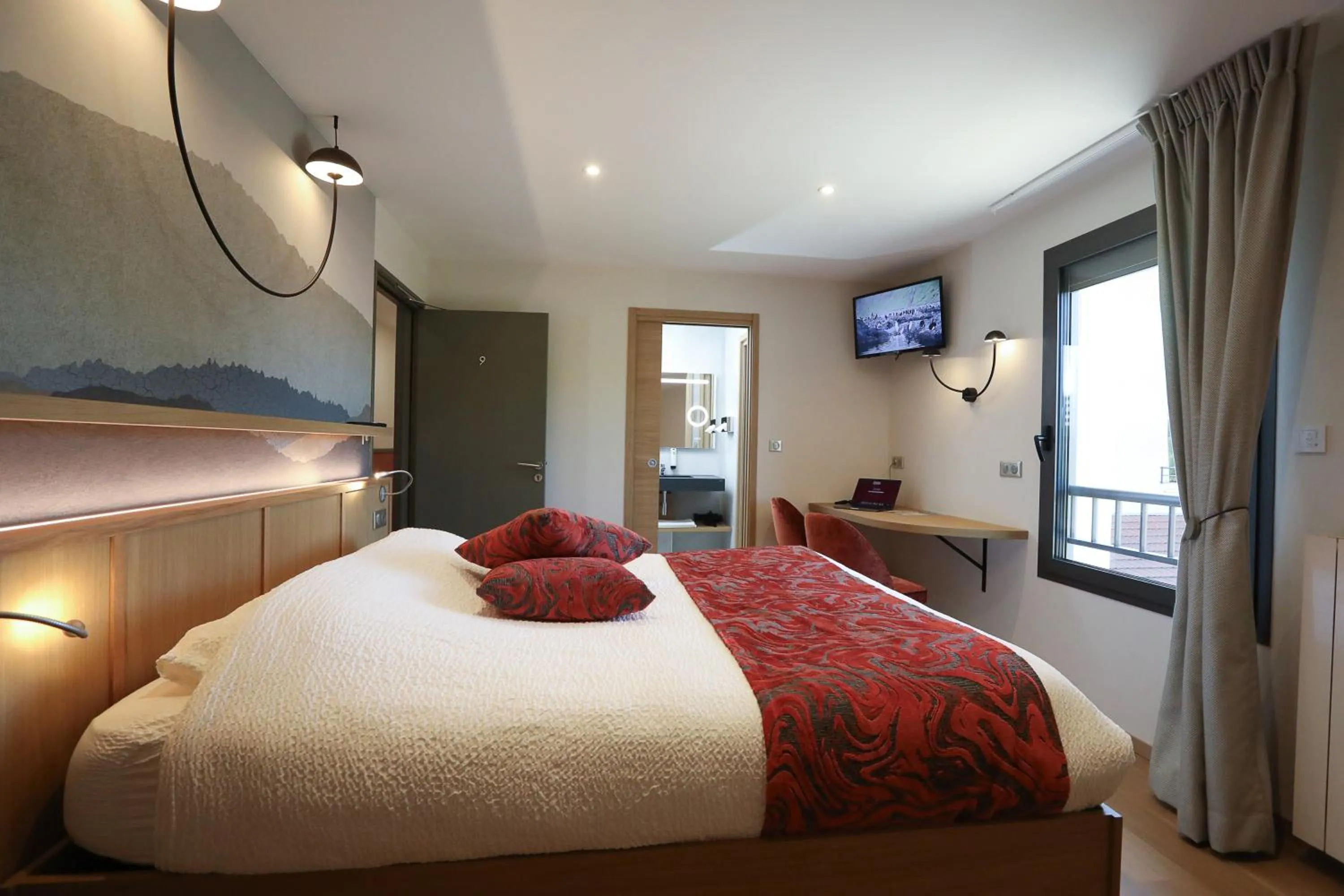 Bed in Logis Hotel Spa Restaurant Le Provence