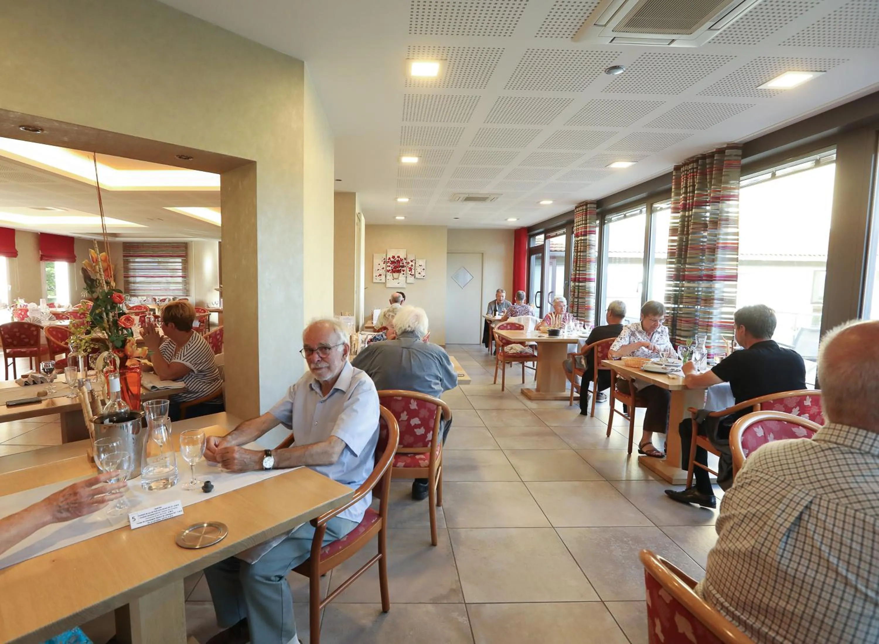 Logis Hotel Spa Restaurant Le Provence