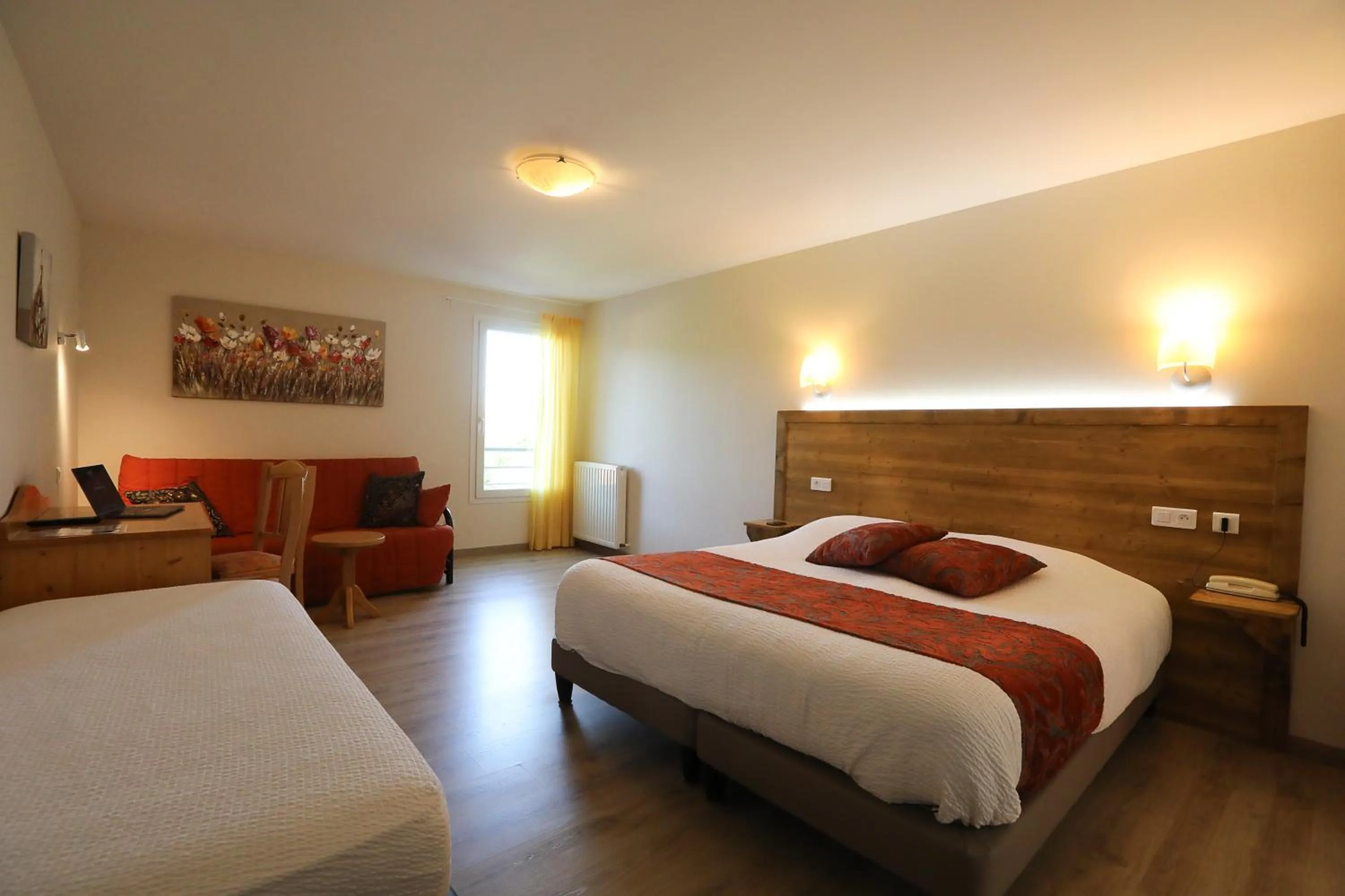 Bed in Logis Hotel Spa Restaurant Le Provence