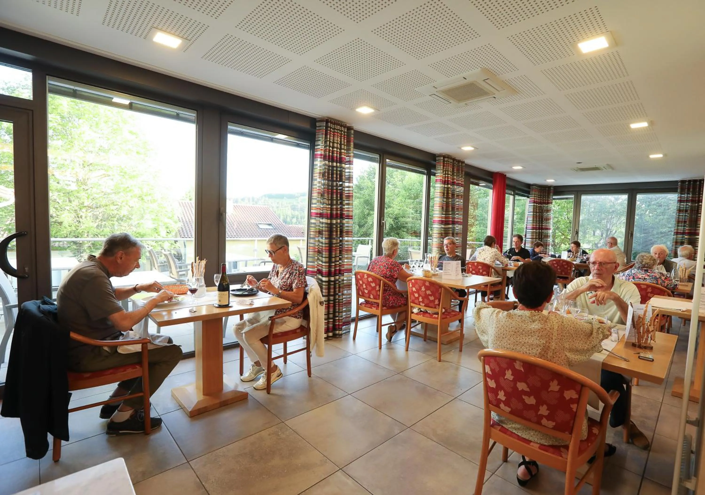 Logis Hotel Spa Restaurant Le Provence