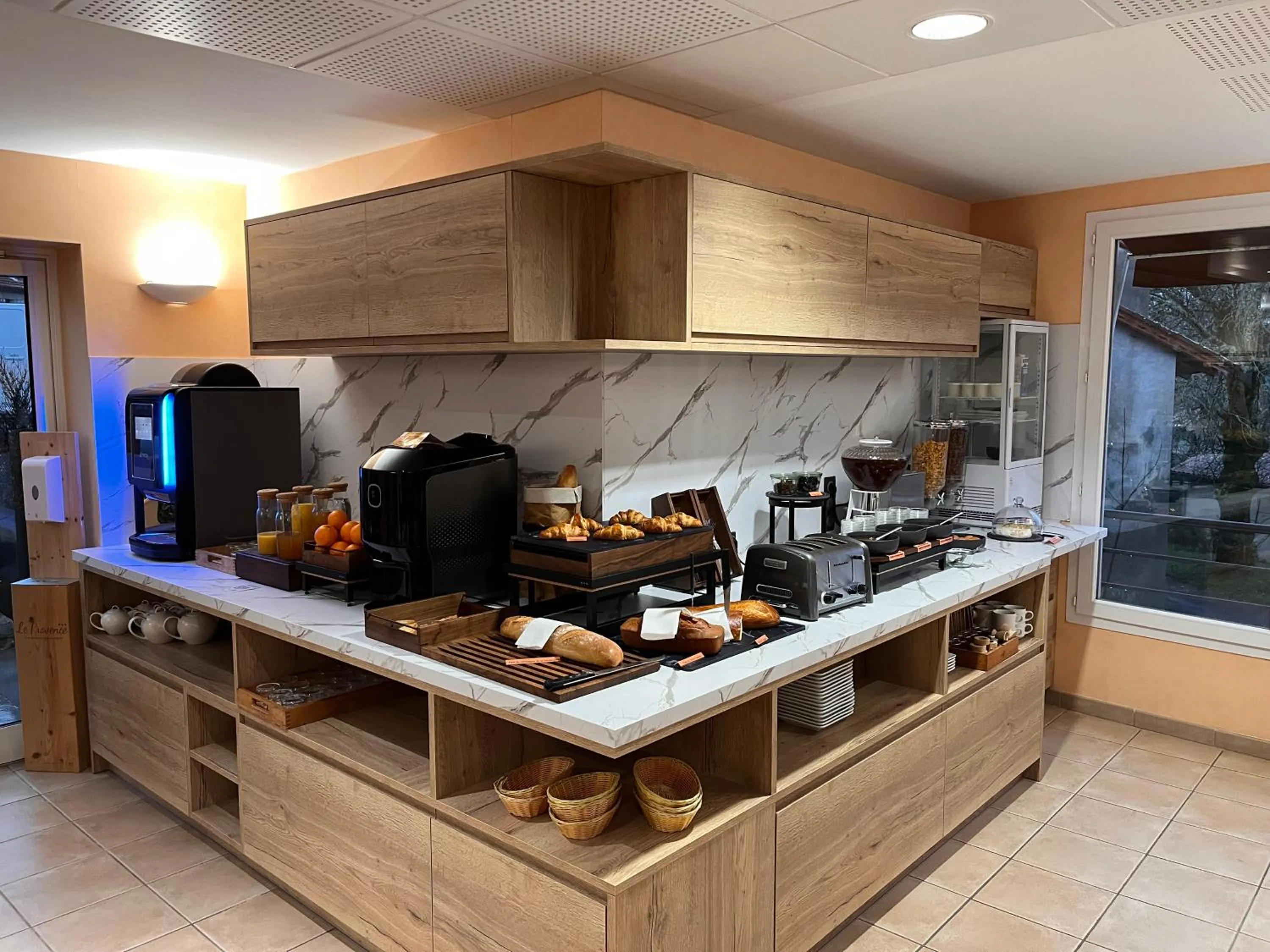 Logis Hotel Spa Restaurant Le Provence