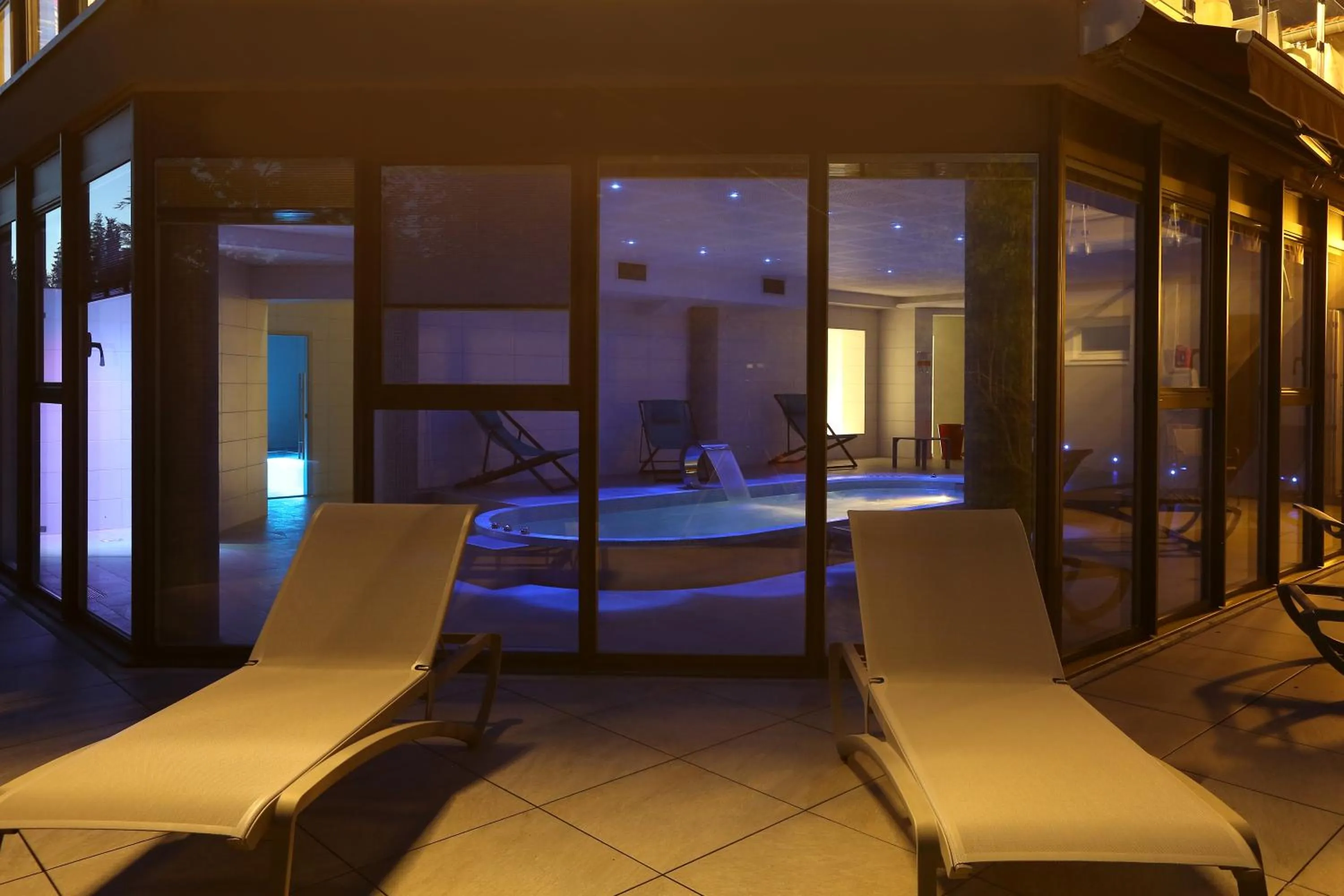 Spa and wellness centre/facilities in Logis Hotel Spa Restaurant Le Provence