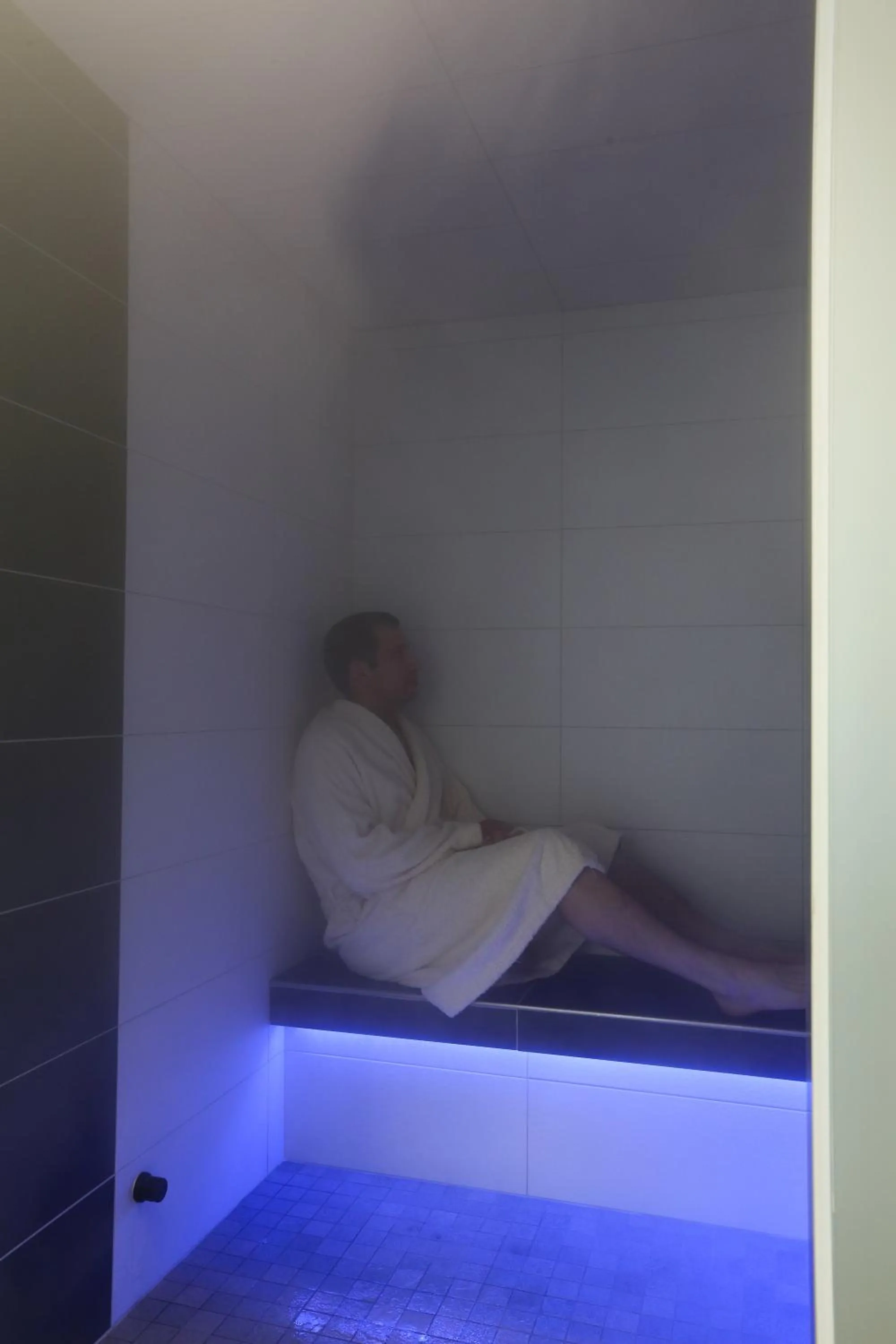 Spa and wellness centre/facilities in Logis Hotel Spa Restaurant Le Provence