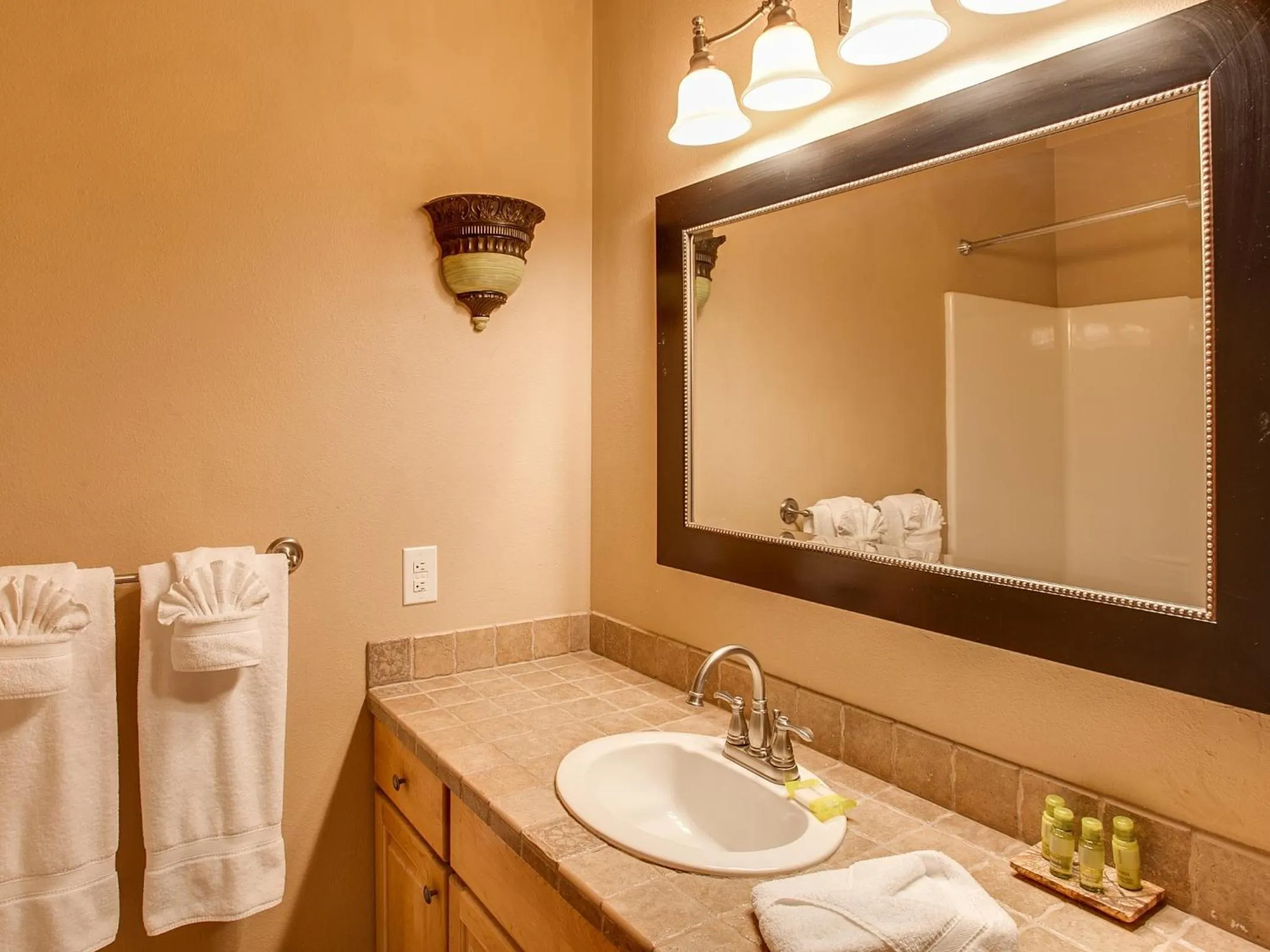 Bathroom in Leavenworth Village Inn