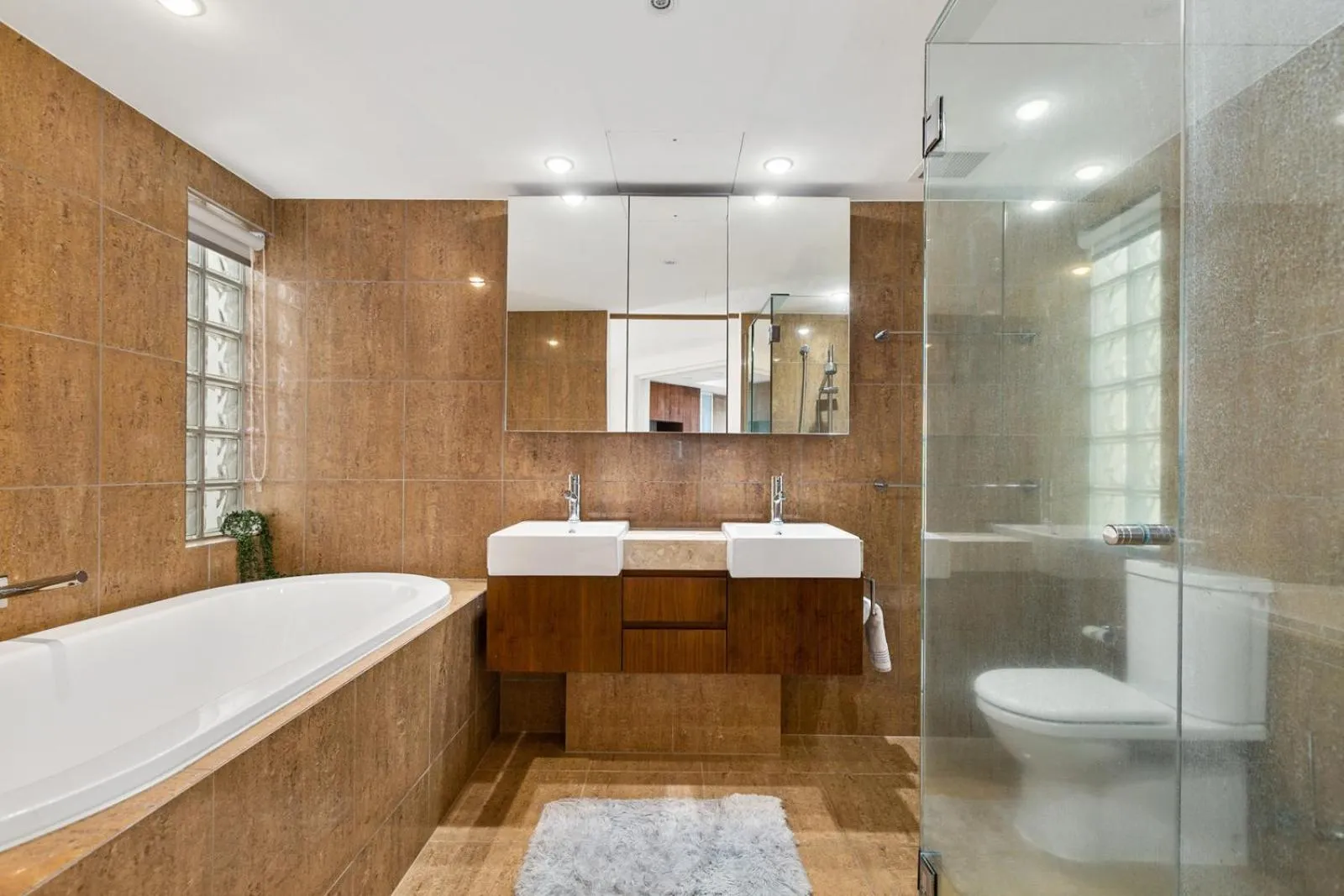 Shower in Cotton Beach Resort - Tweed Coast Holidays ®