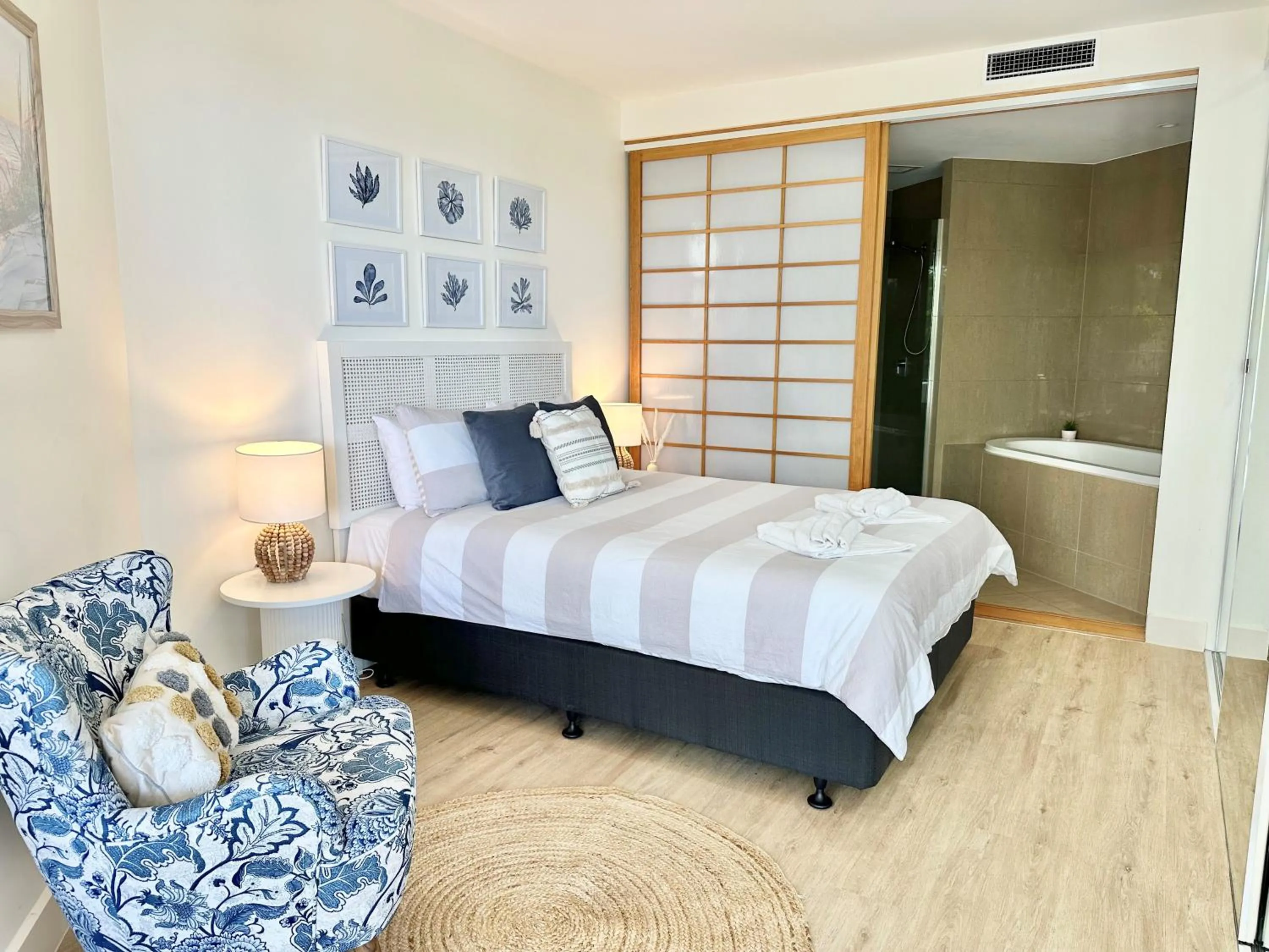 Bedroom, Bed in Cotton Beach Resort - Tweed Coast Holidays ®