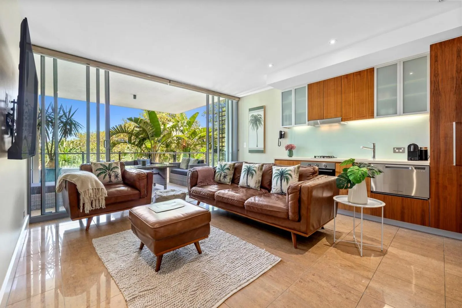 Living room in Cotton Beach Resort - Tweed Coast Holidays ®