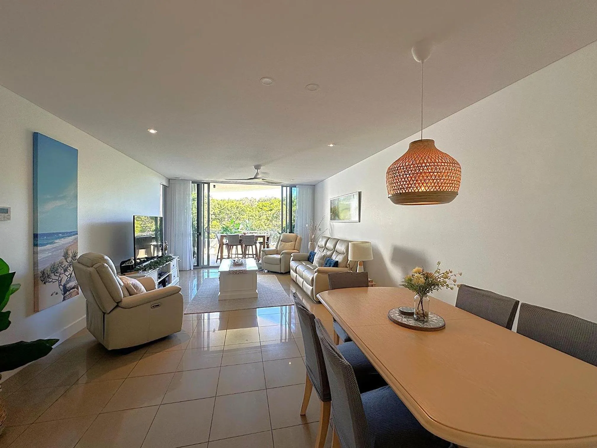 Living room in Cotton Beach Resort - Tweed Coast Holidays ®