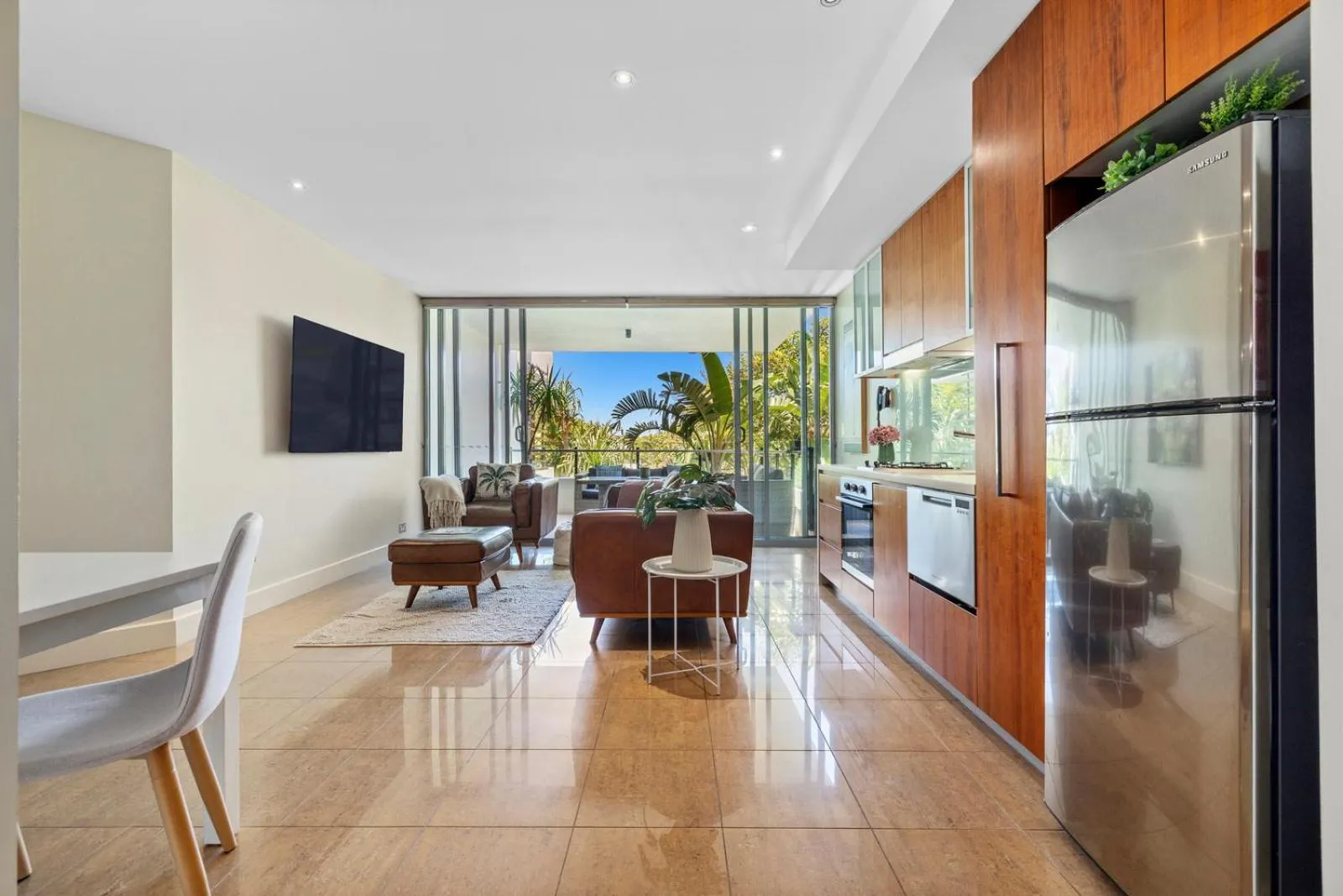 Living room in Cotton Beach Resort - Tweed Coast Holidays ®