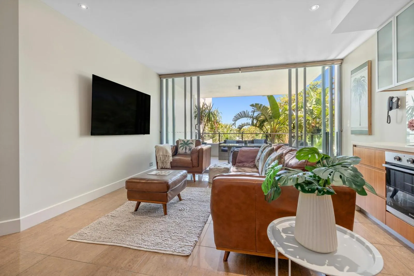 Living room in Cotton Beach Resort - Tweed Coast Holidays ®