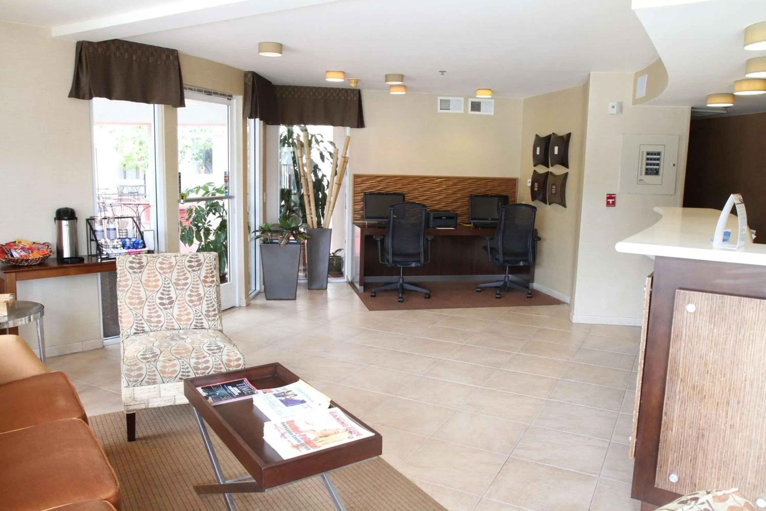 Lobby or reception in Best Western Plus Suites Hotel Coronado Island