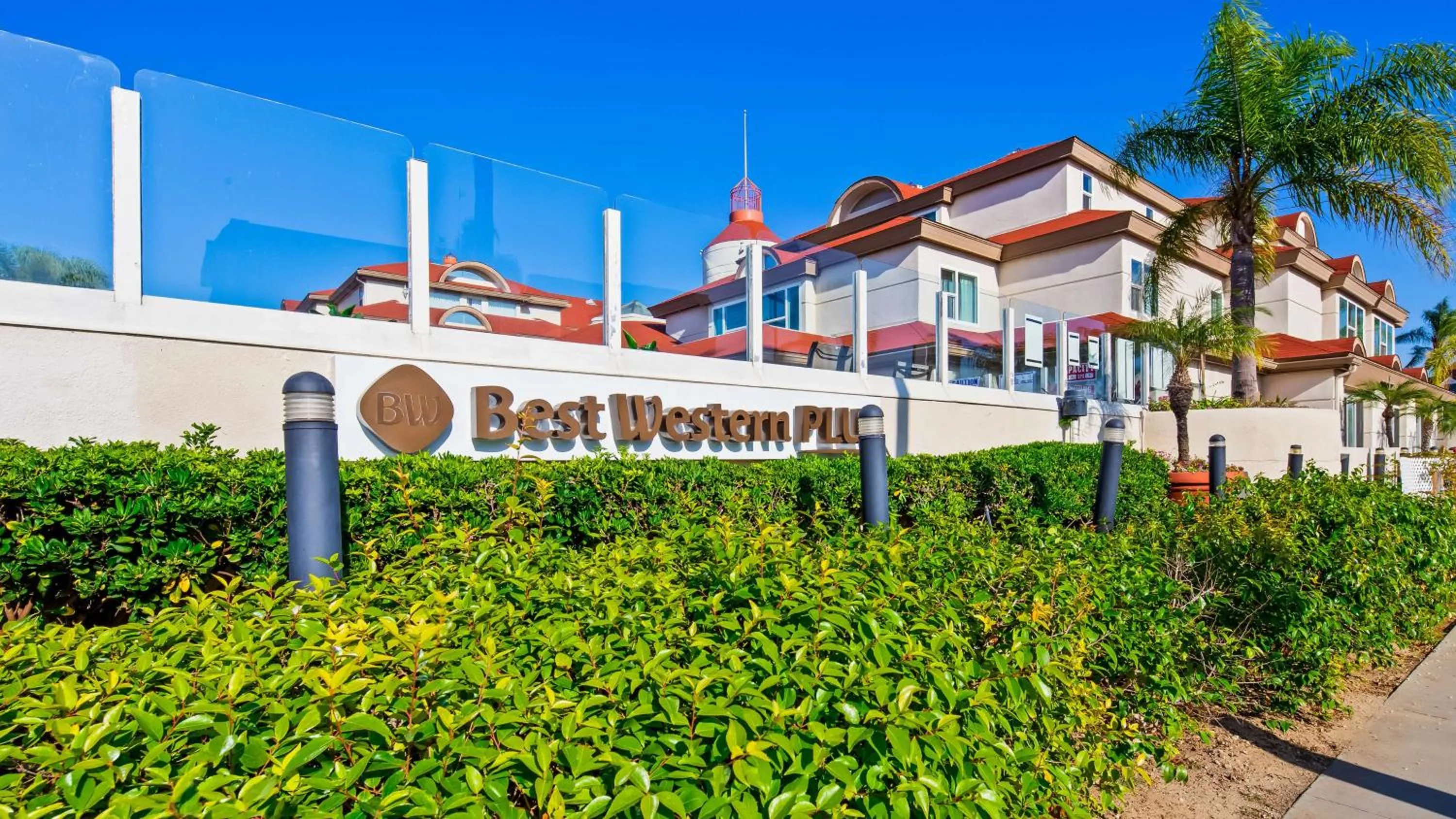 Property building in Best Western Plus Suites Hotel Coronado Island