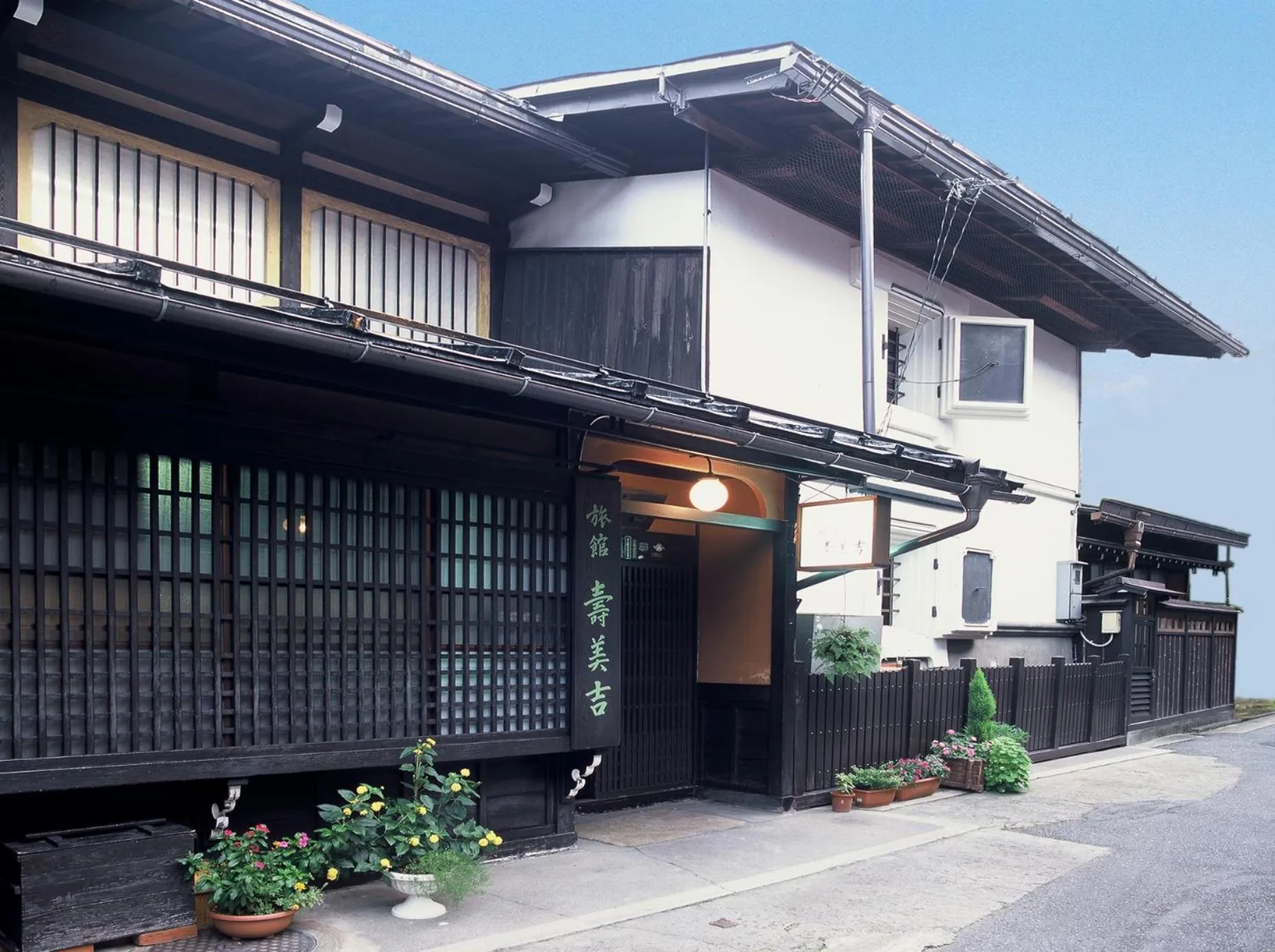 Property building in Sumiyoshi Ryokan