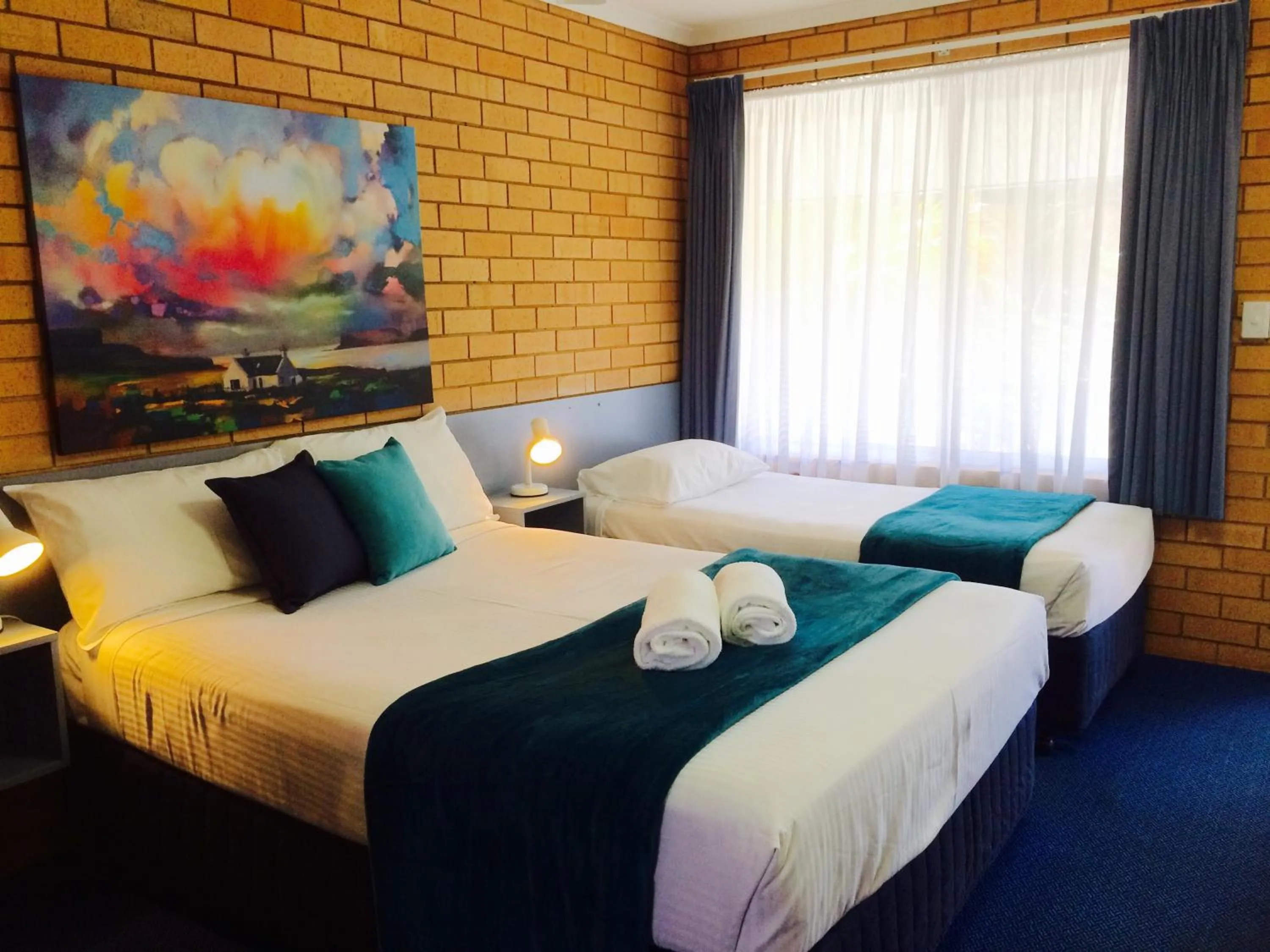 Bed in Bosuns Inn Motel